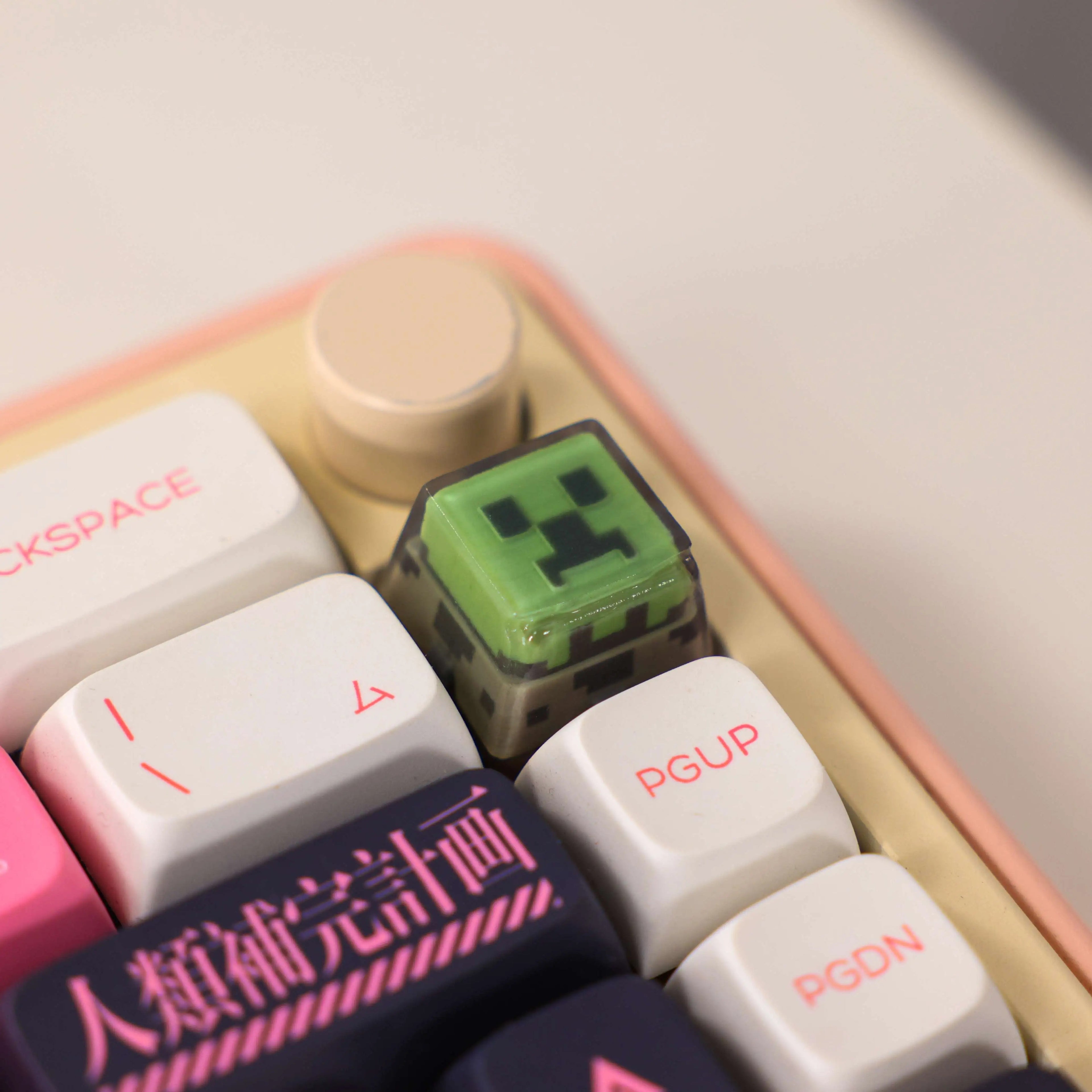 Minecraft, Pixel style Creeper, resin material personalized keycaps, anime and game cultural creative keycaps.