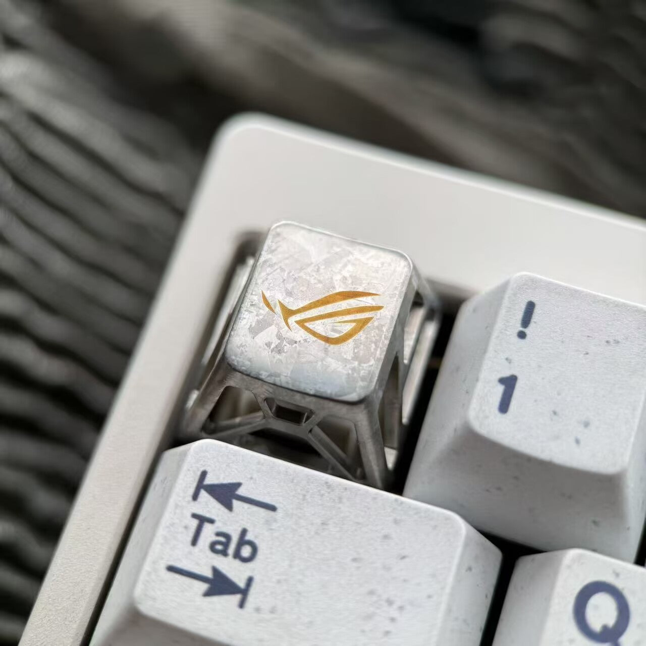 ROG, LOGO, 1U titanium alloy hollow personalized keycaps, mechanical keyboard game keyboard decorative keycaps.