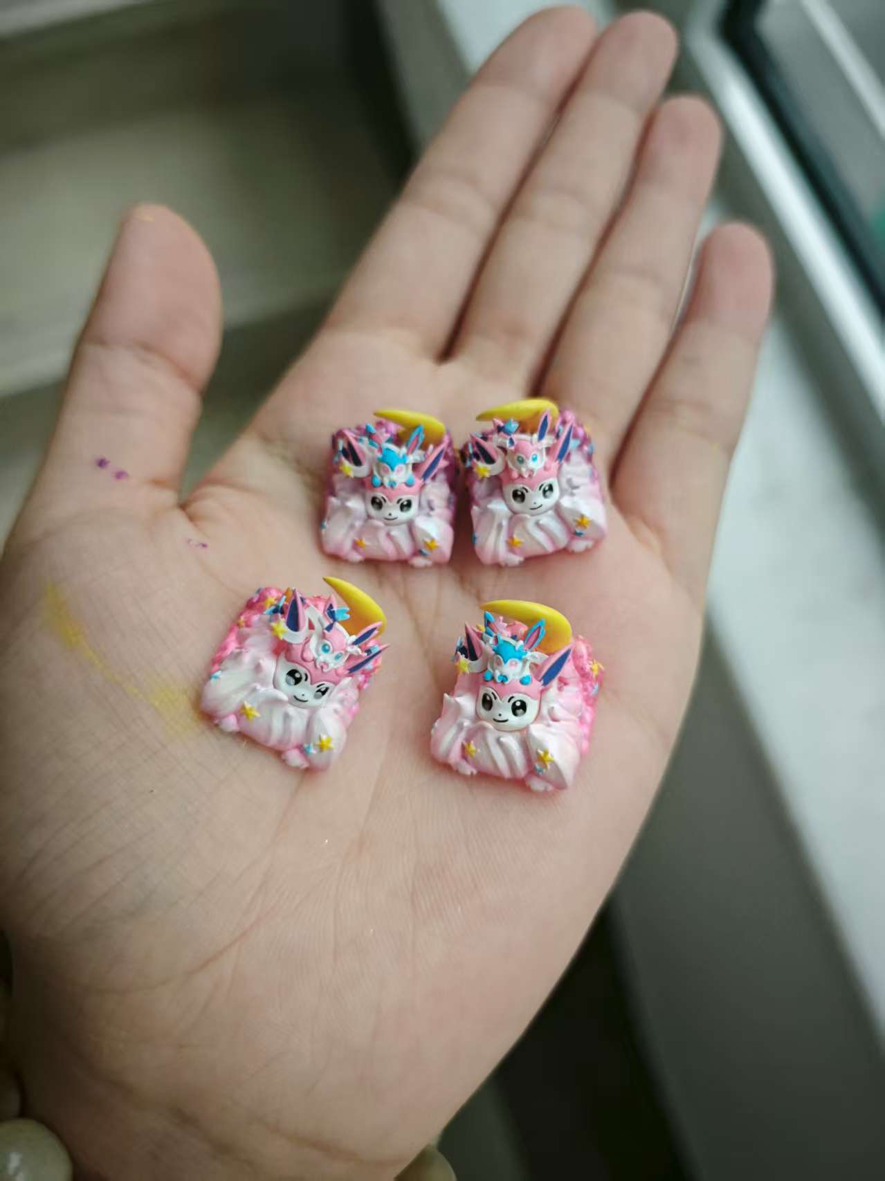 Pok é mon series, Crystal drops of glue to enlarge Eevee, anime and game peripheral products with personalized keycaps