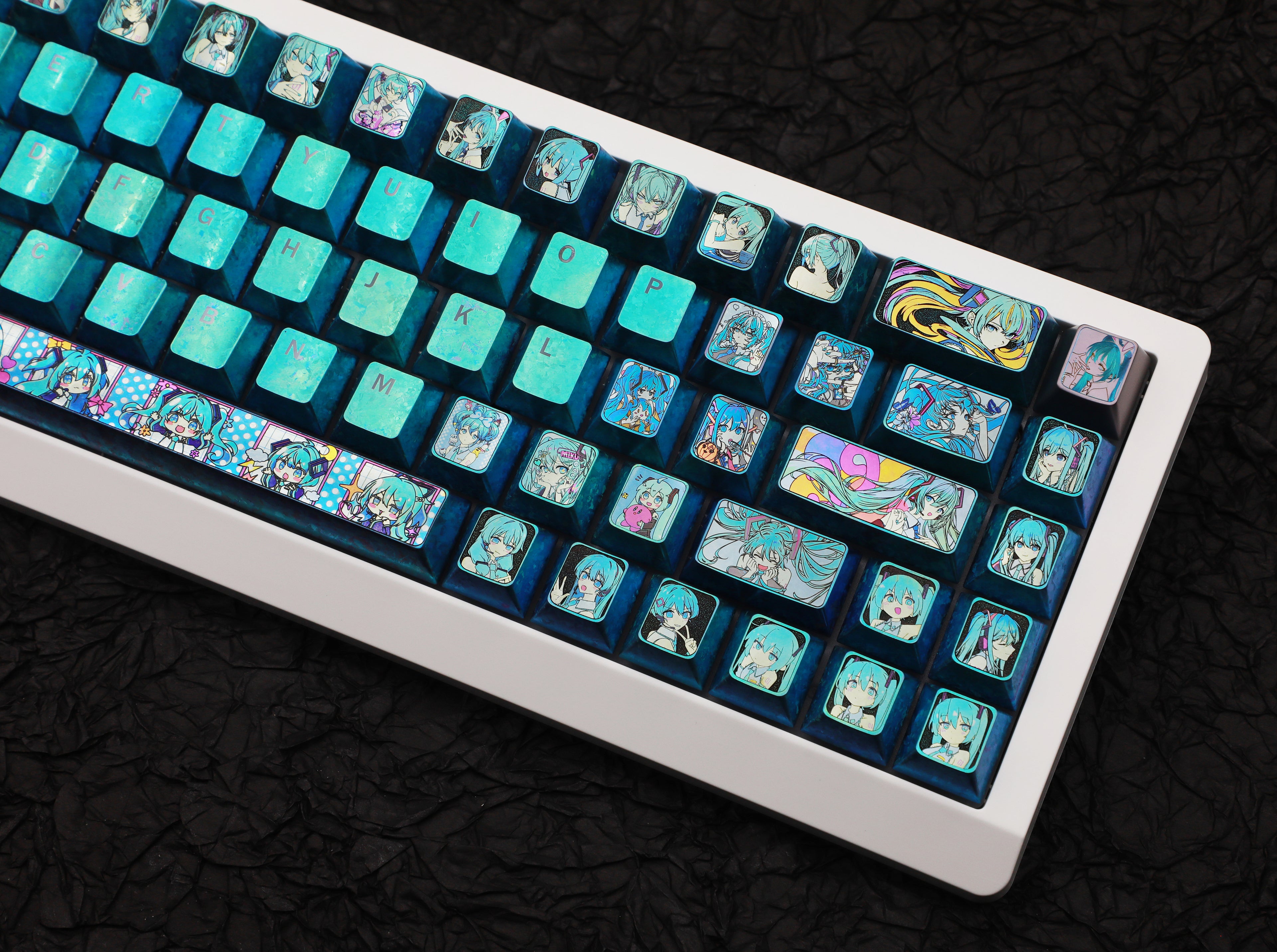 Hatsune Miku titanium alloy full set of carved keycaps, creative and personalized keycaps around animation and game music characters