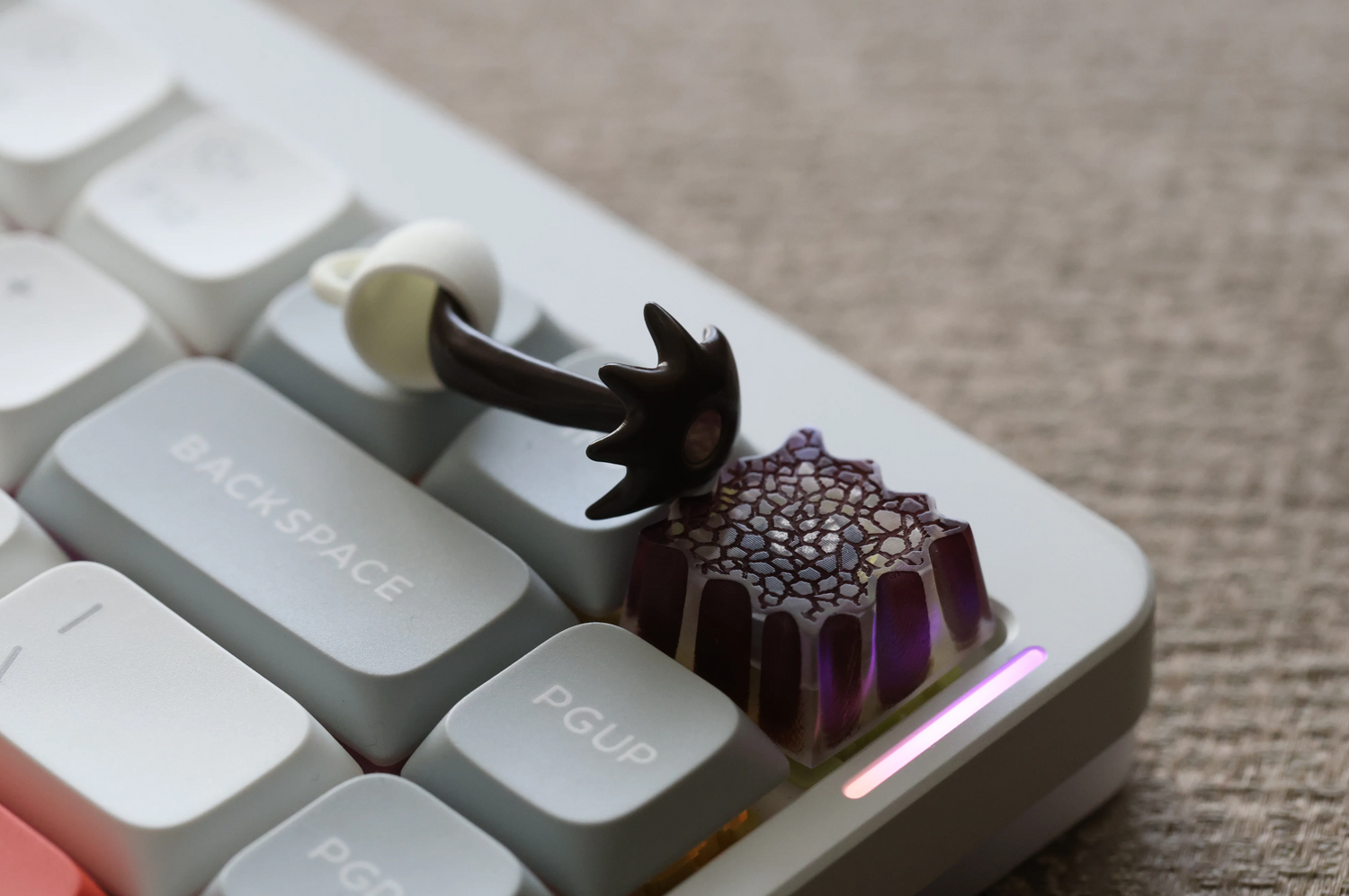 Flowing coffee personalized keycaps with transparent magnetic separation design and mechanical keycaps