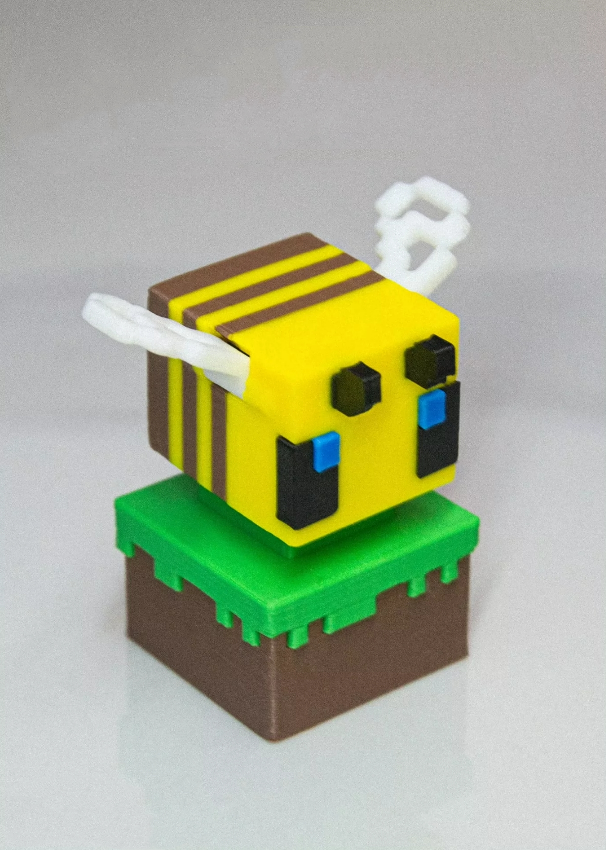 Minecraft, Pixel style little bee, resin printed personalized keycaps, wings can move, game peripheral keycaps