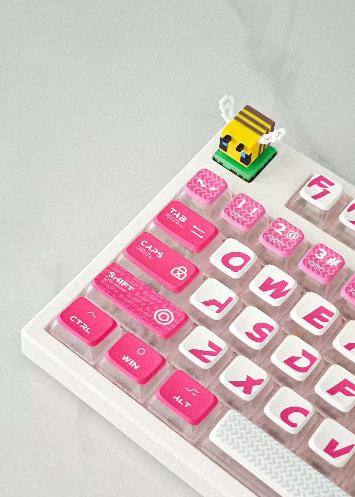 Minecraft, Pixel style little bee, resin printed personalized keycaps, wings can move, game peripheral keycaps