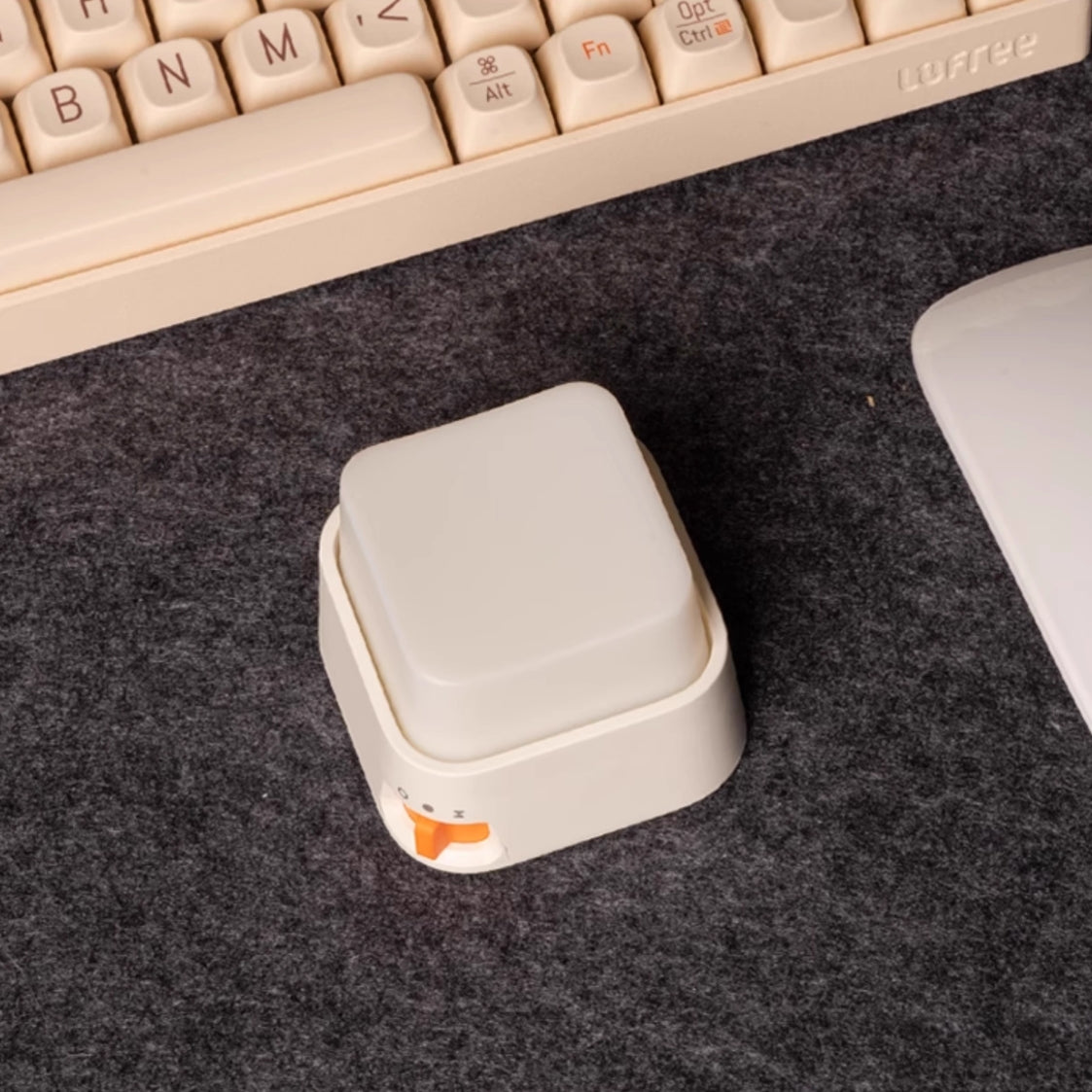 Mini keyboard key light decompression emotional office ornament desktop keycap design small night light charging creative toy