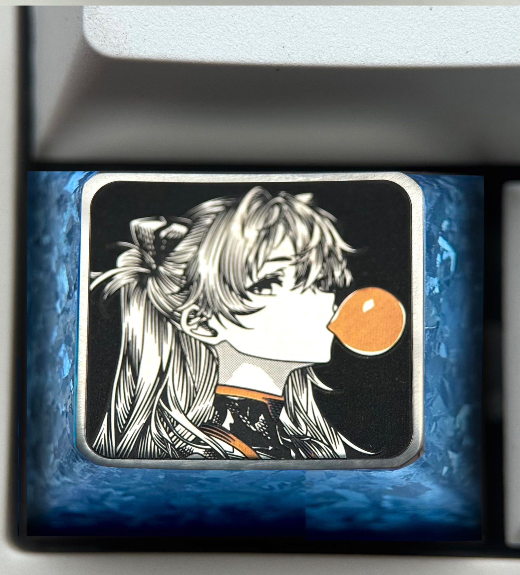EVA,Asuka, Blowing bubble gum shape, 1.5U titanium alloy personalized keycap, anime and game culture creative peripheral decorative keycap.