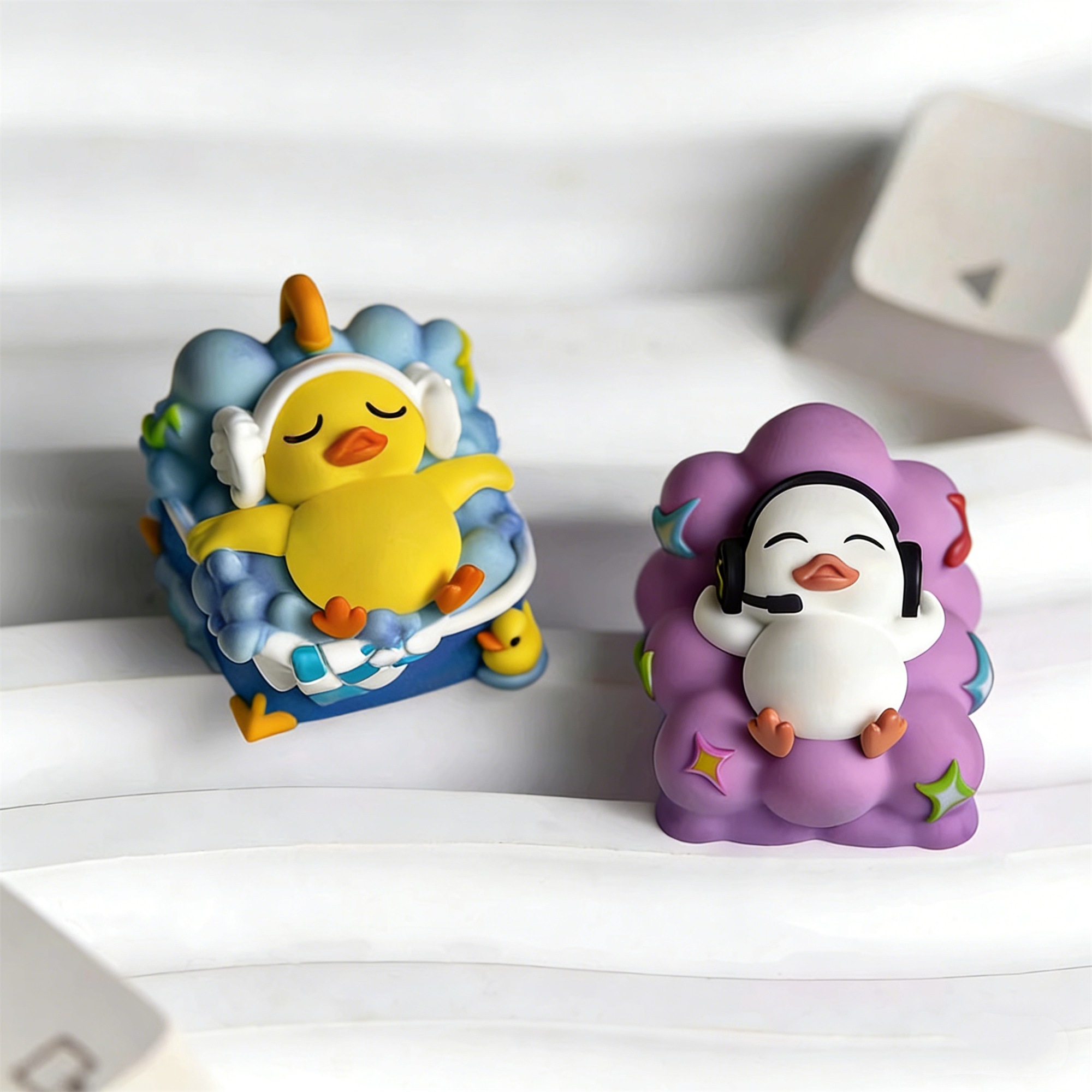 Leisure vacation duck, multi-color resin personalized keycaps, cartoon image handmade creative craftsman resin keycaps