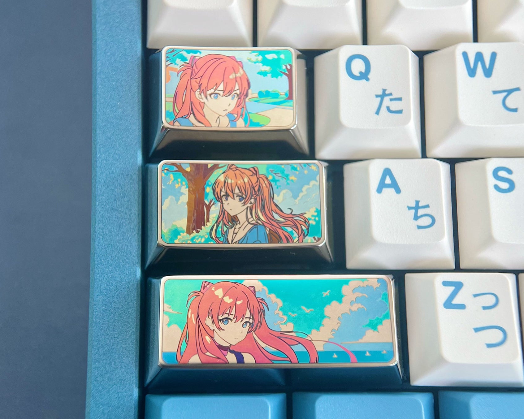 Asuka has a set of left large key positions, titanium alloy carved personalized keycaps, and decorative keycaps.