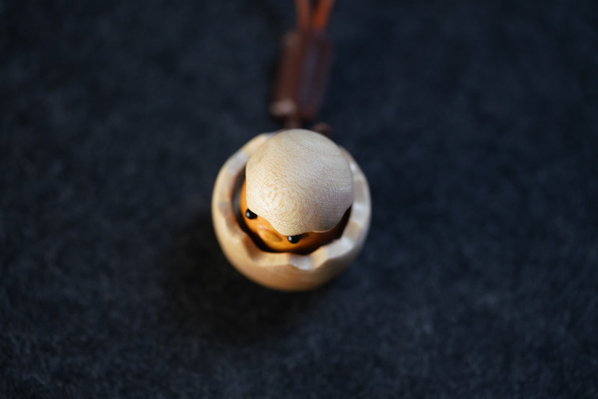 Solid wood relief stress button toys for hatching chicks, mechanical switch toys, wooden press toys, and creative products for keyboard peripherals.
