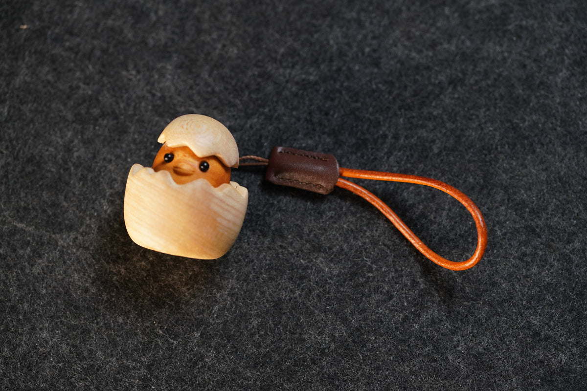Solid wood relief stress button toys for hatching chicks, mechanical switch toys, wooden press toys, and creative products for keyboard peripherals.