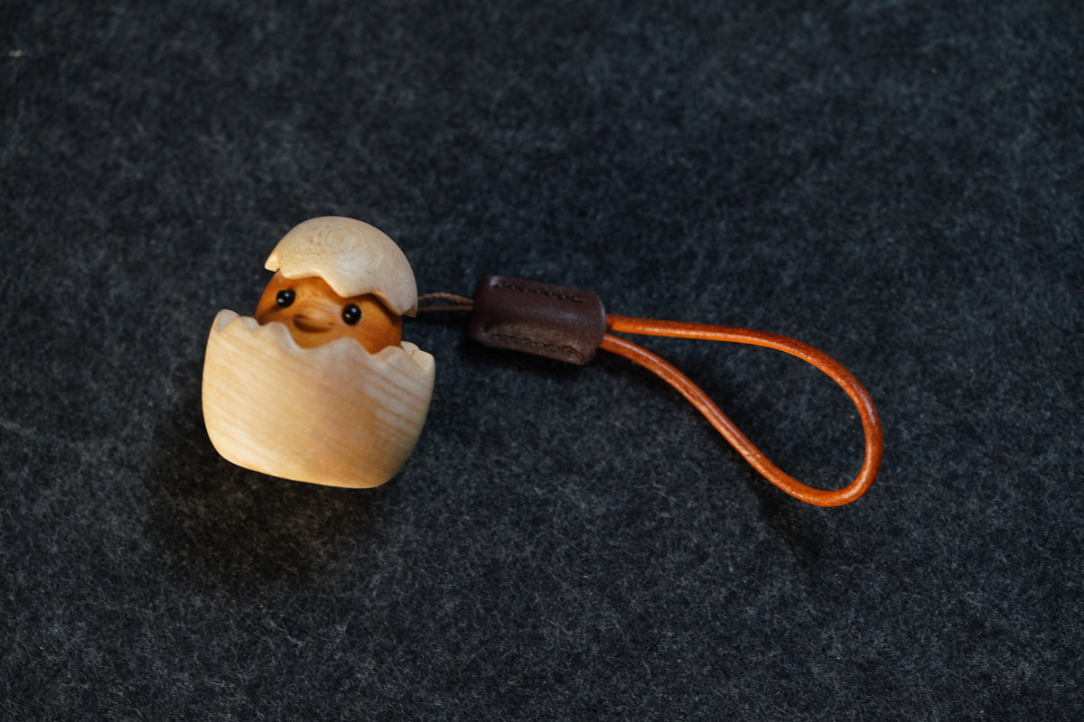 Solid wood relief stress button toys for hatching chicks, mechanical switch toys, wooden press toys, and creative products for keyboard peripherals.