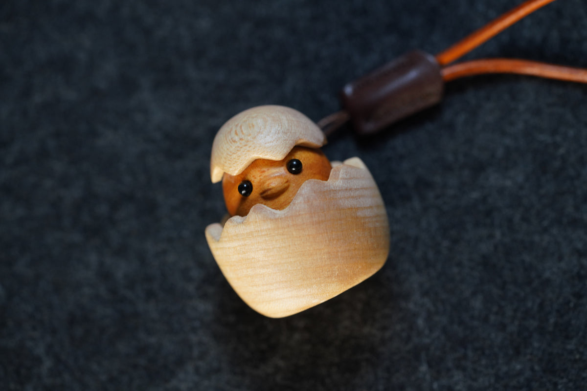 Solid wood relief stress button toys for hatching chicks, mechanical switch toys, wooden press toys, and creative products for keyboard peripherals.