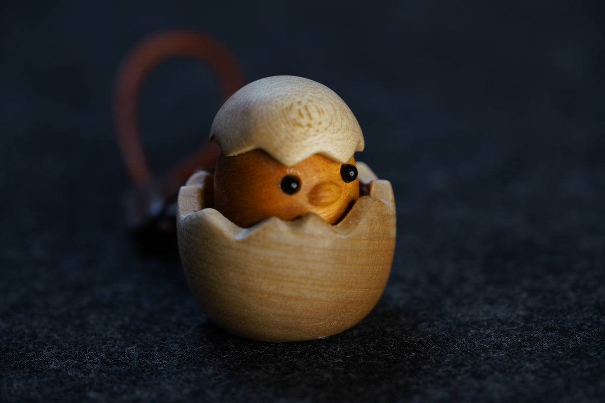 Solid wood relief stress button toys for hatching chicks, mechanical switch toys, wooden press toys, and creative products for keyboard peripherals.