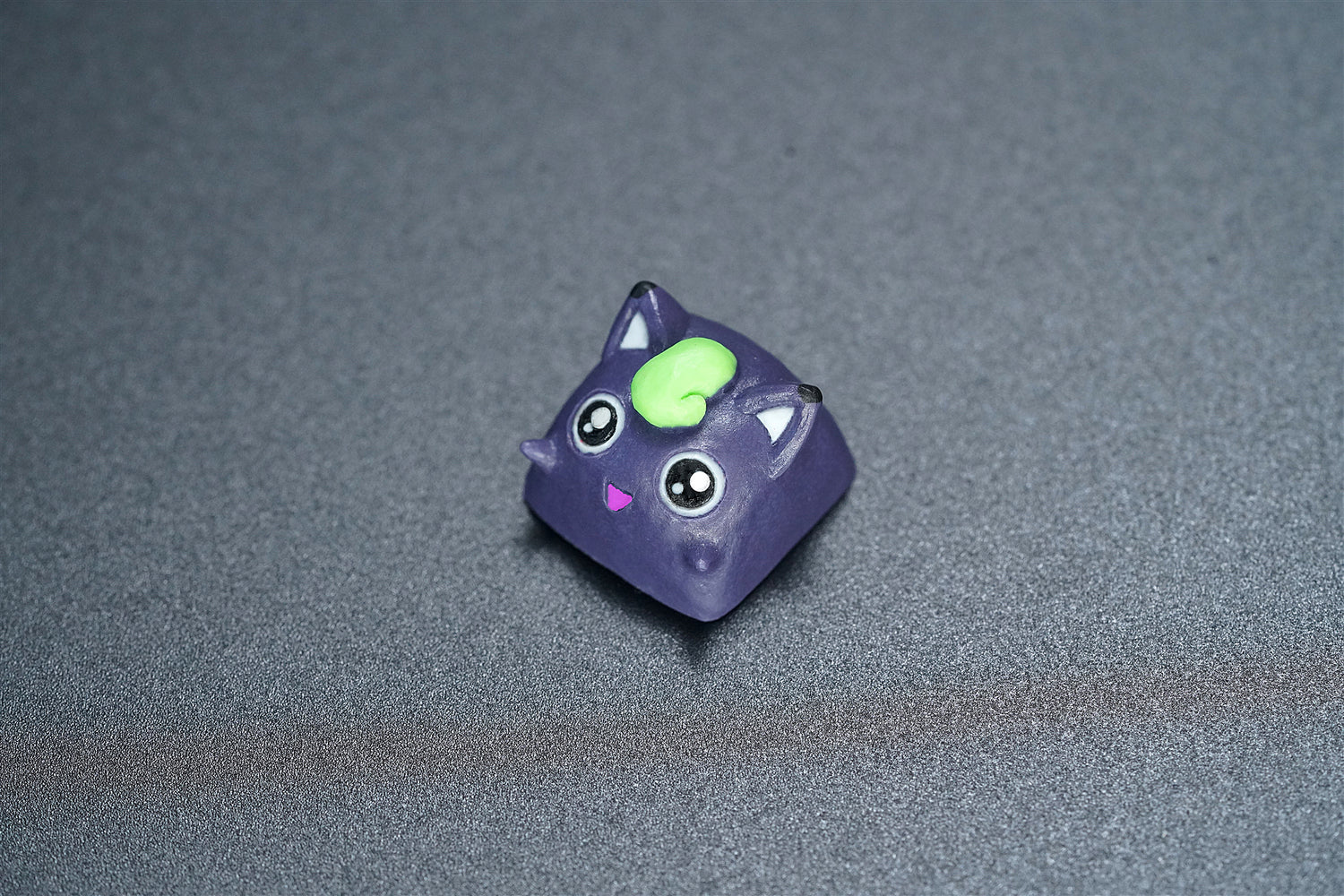 F008