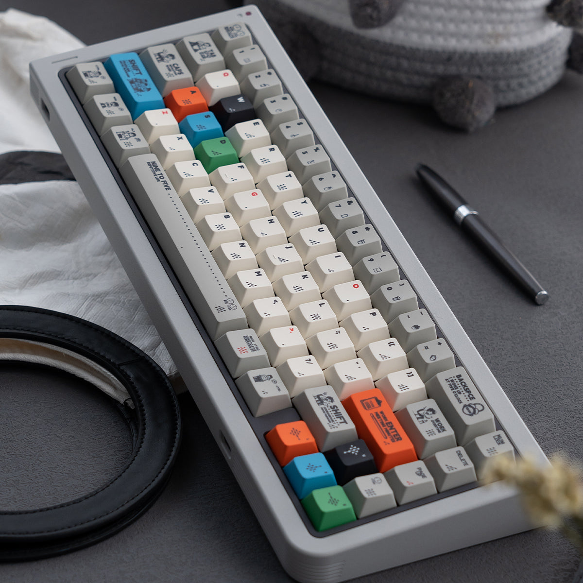 Early work and late return theme mechanical keyboard keycap complete set PBT heat sublimation original factory highly personalized keycap set