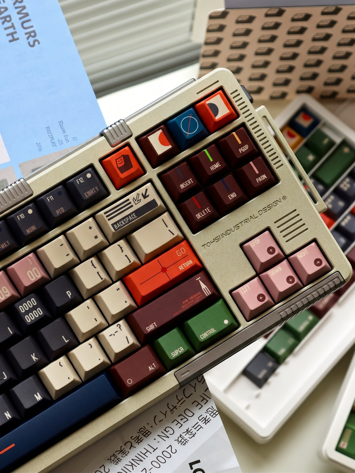 UnOrthodox theme design, multi-color splicing style PBT material personalized keycap set, mechanical keyboard replacement decorative keycaps, compatible with 61/64/68/75/84/87/104 key mechanical keyboard