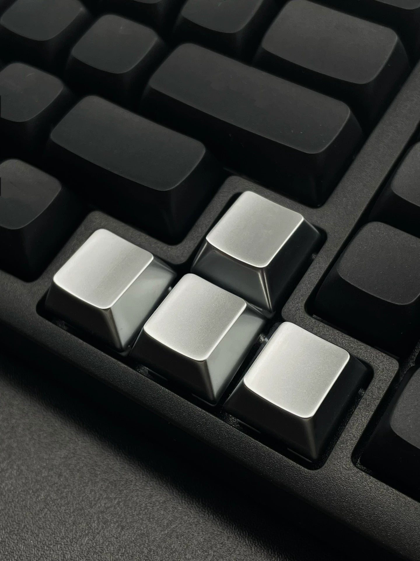 Metal material keycaps, personalized keycaps for large key positions. Metallic texture without engraving