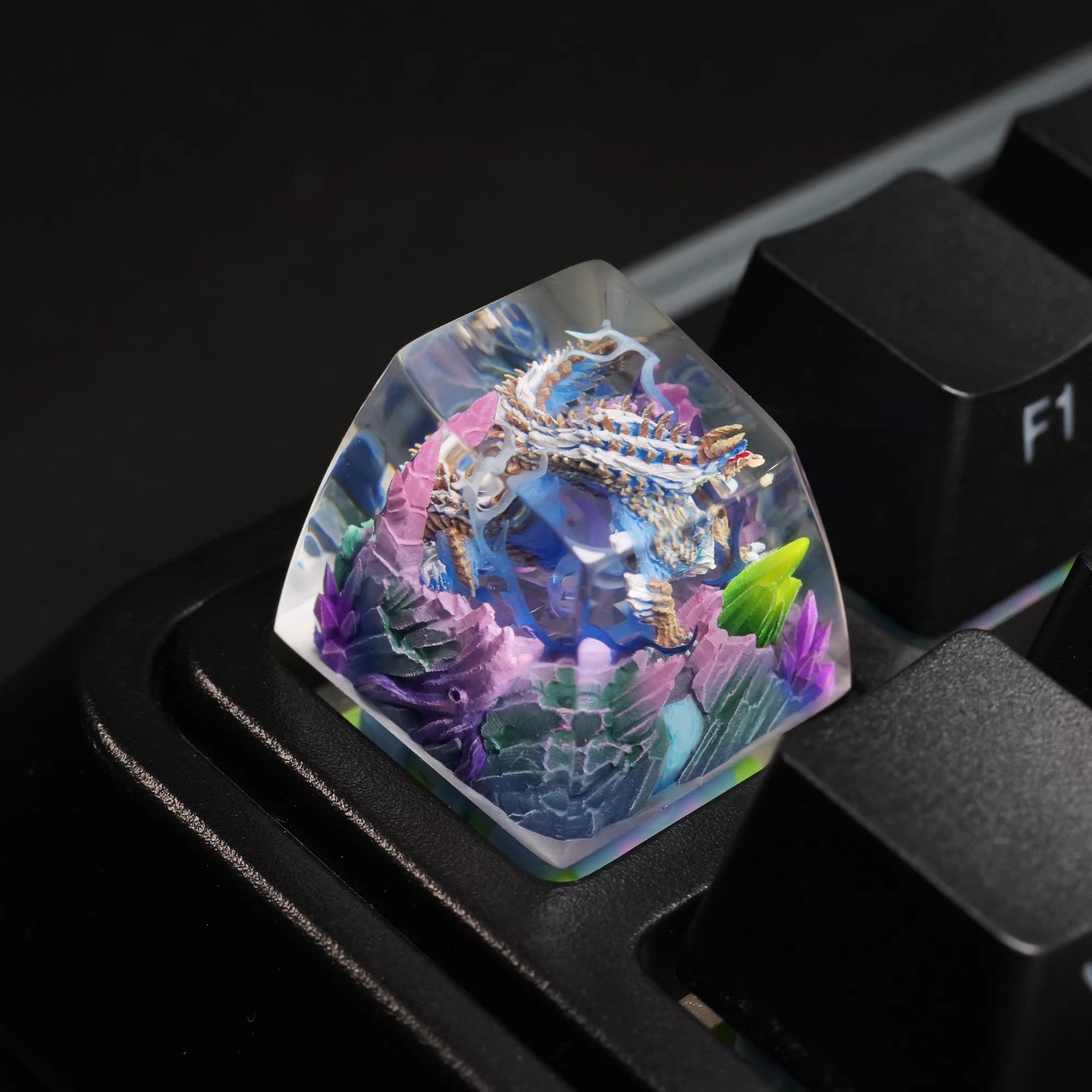 Monster Hunter, Zinogre, 1U Crystal Resin molded personalized keycaps, handcrafted keycaps decorated by artisans