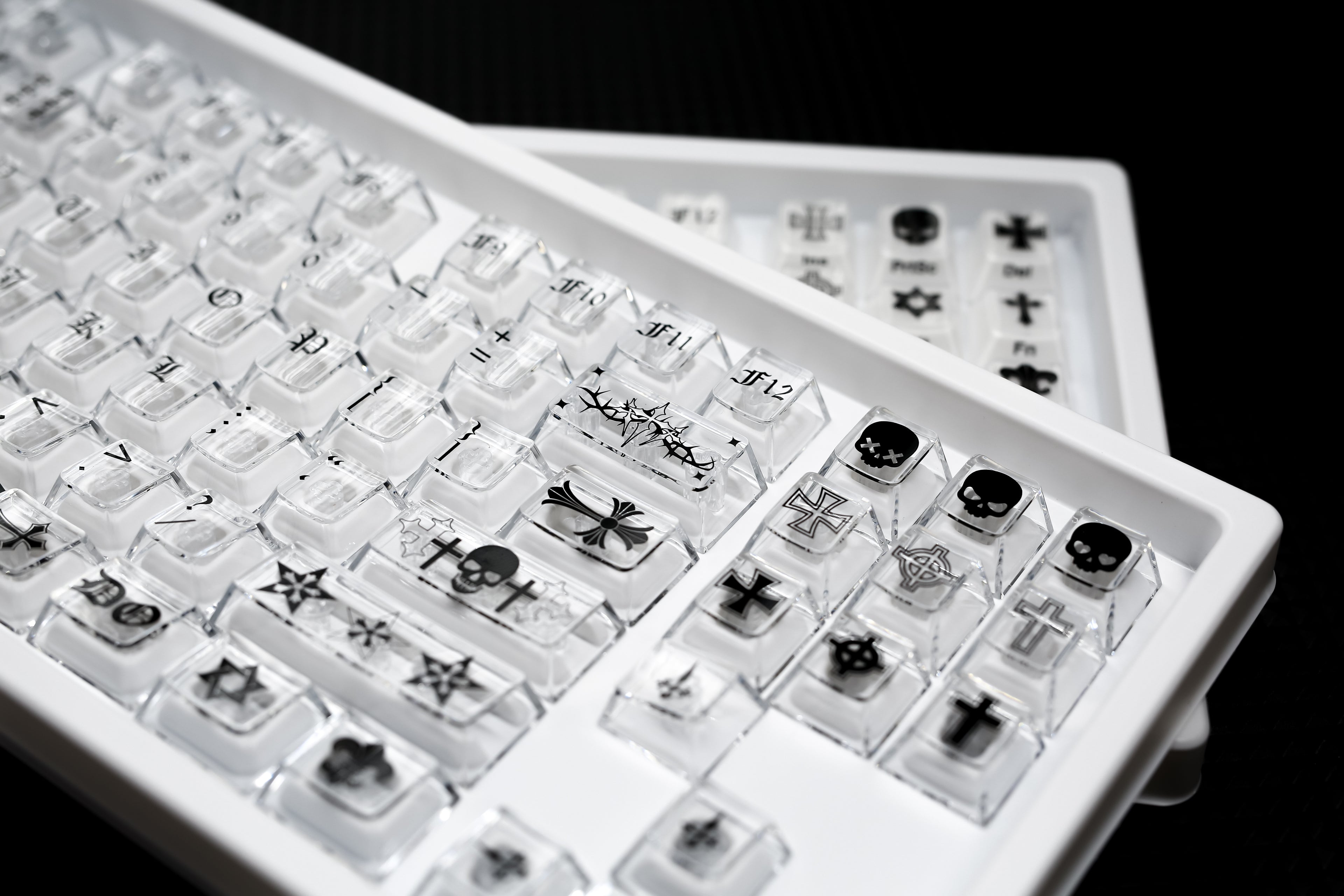Chrome Hearts Crystal Jelly Keycaps, PC High Transparency Keycaps Transparent Theme Mechanical Keyboard Specific Keycaps, Fashion Trend Personalized Keycap Set