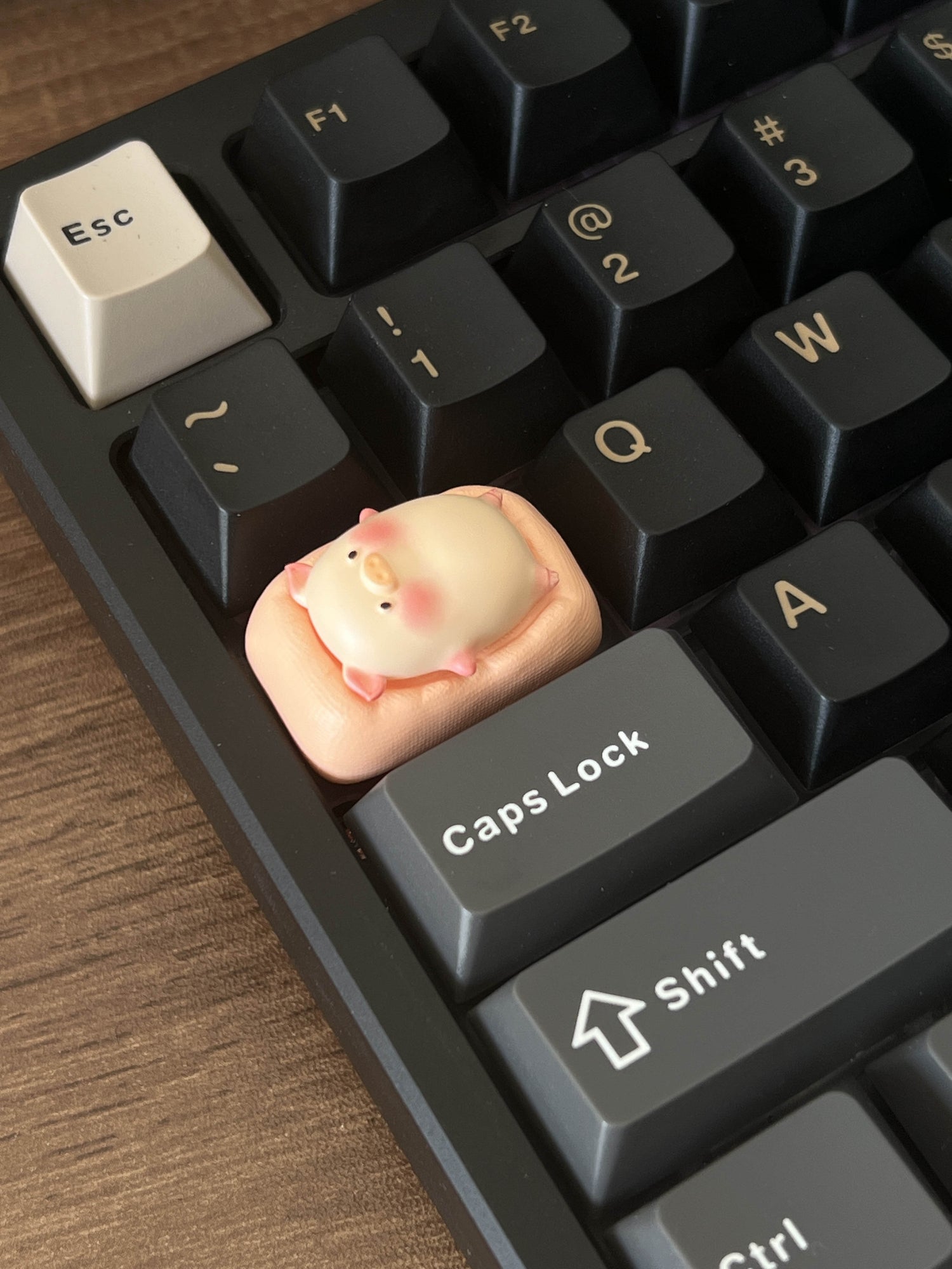 Lying flat pig personality keycap handmade resin cute keycap mechanical keyboard keycap