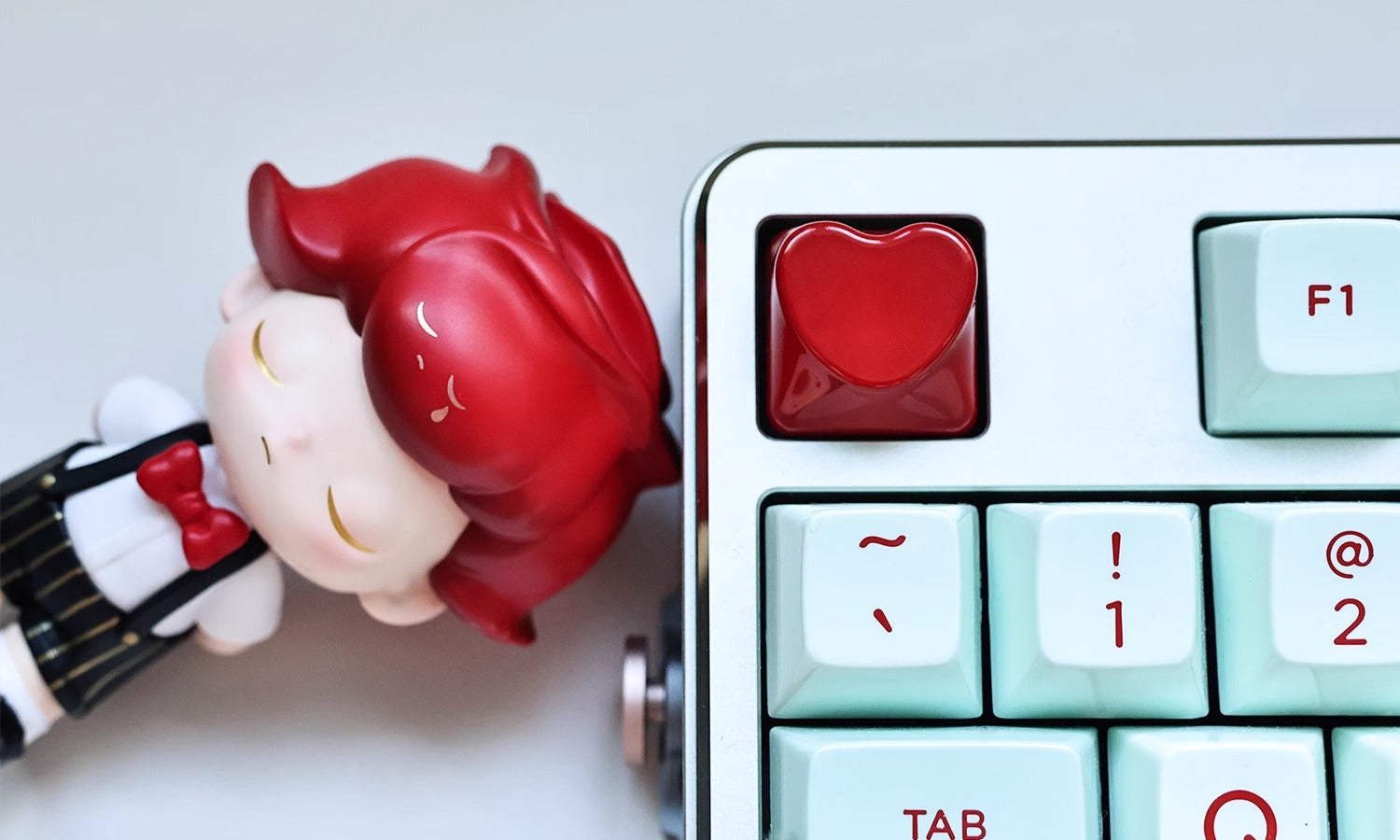 heart shape aluminum alloy keycaps, metal shaped personalized keycaps, metal baked paint, CNC machining, customized mechanical keyboard decoration keycaps