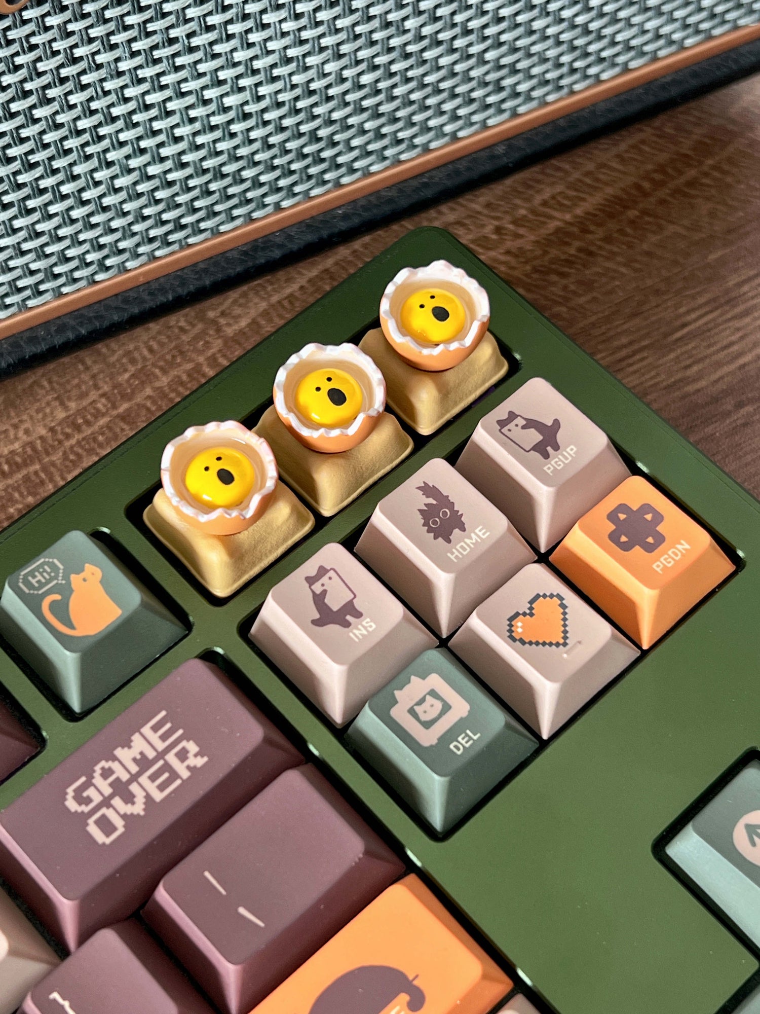 Screaming eggs, resin coated personalized keycaps, keyboard decorative keycaps, funny keycaps.