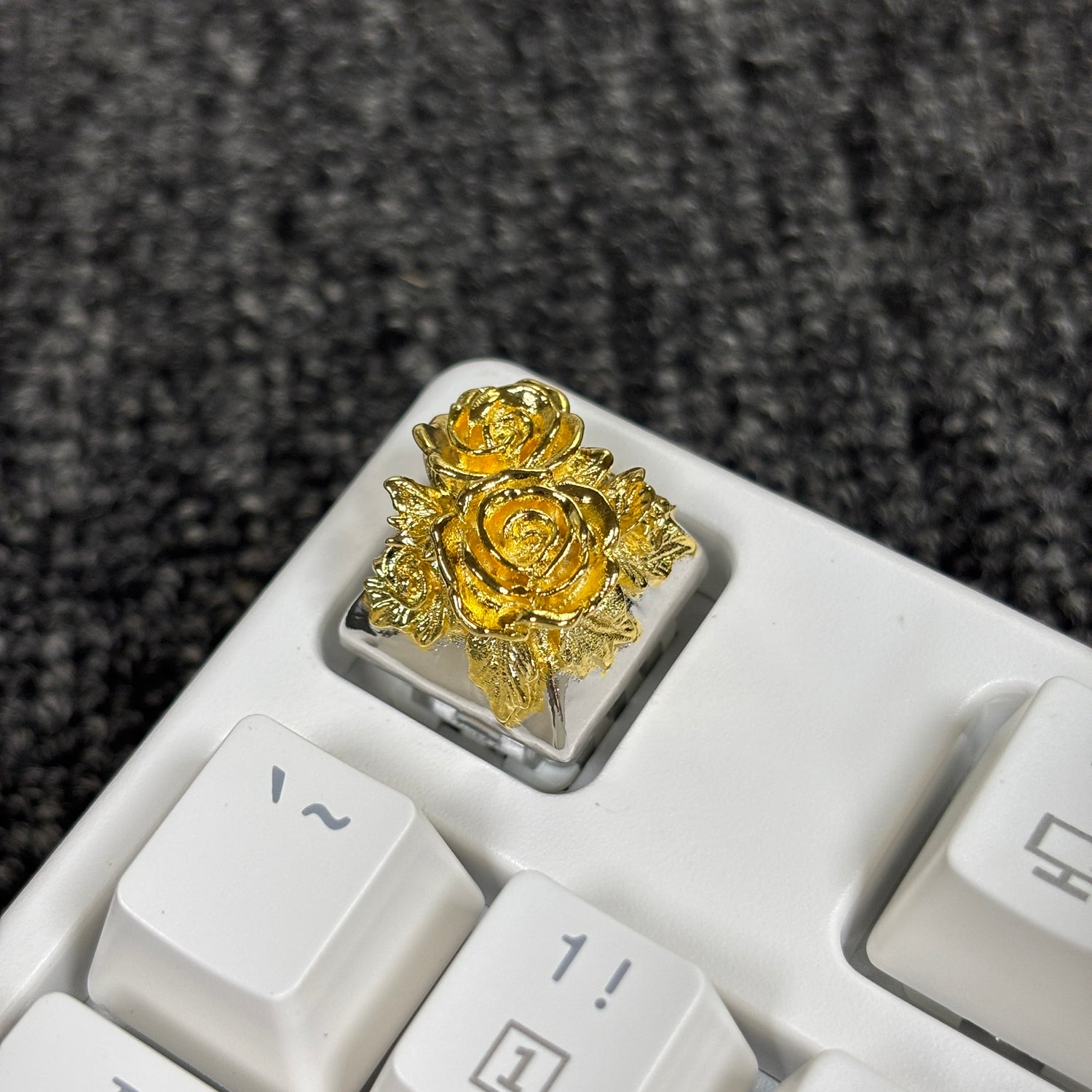 Original pure copper gold-plated rose personalized niche keycaps, personalized keycaps, metal craft jewelry keycaps