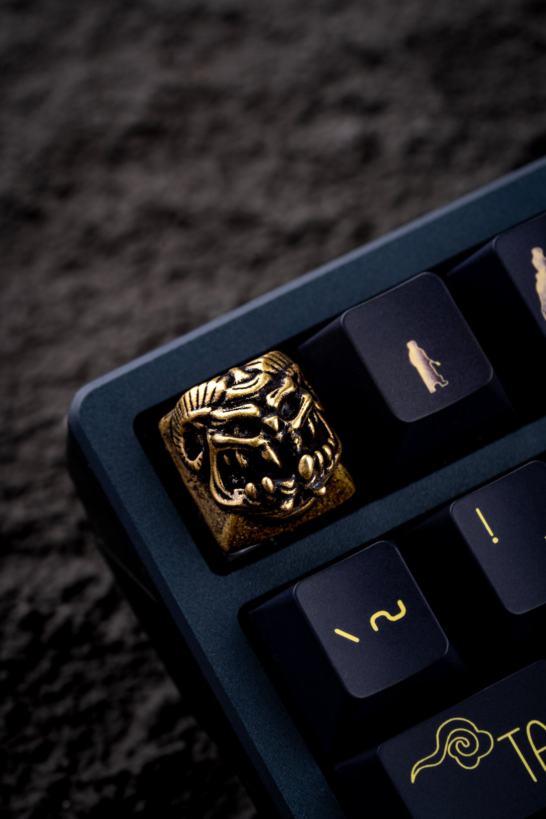 Pure copper spot mechanical keyboard health hat trendy play retro town disaster evil demon god cute metal keycaps