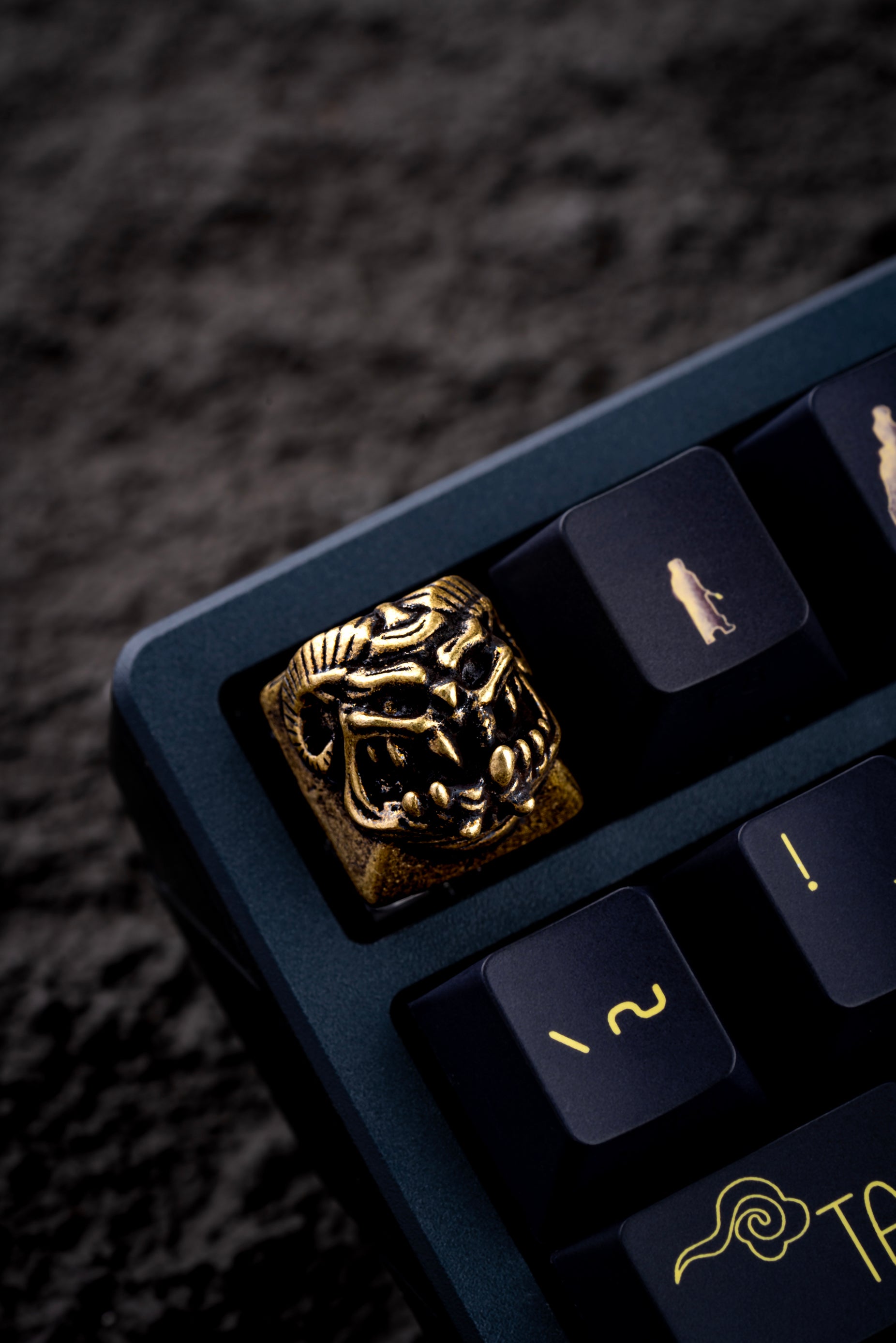 Pure copper spot mechanical keyboard health hat trendy play retro town disaster evil demon god cute metal keycaps