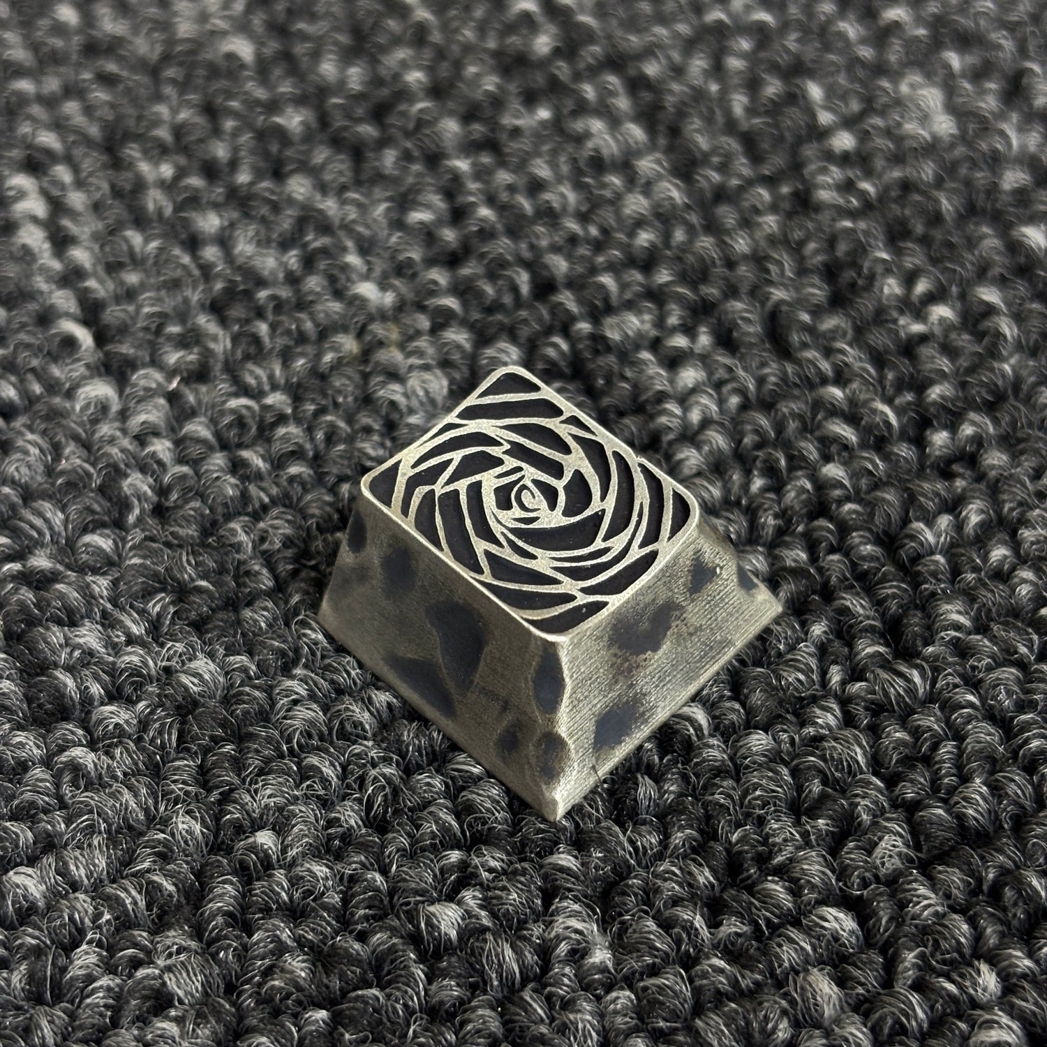 Original Pure Copper Retro Meteorite Vortex Rose Keycap Metal Personalized Decorative Art Keycap