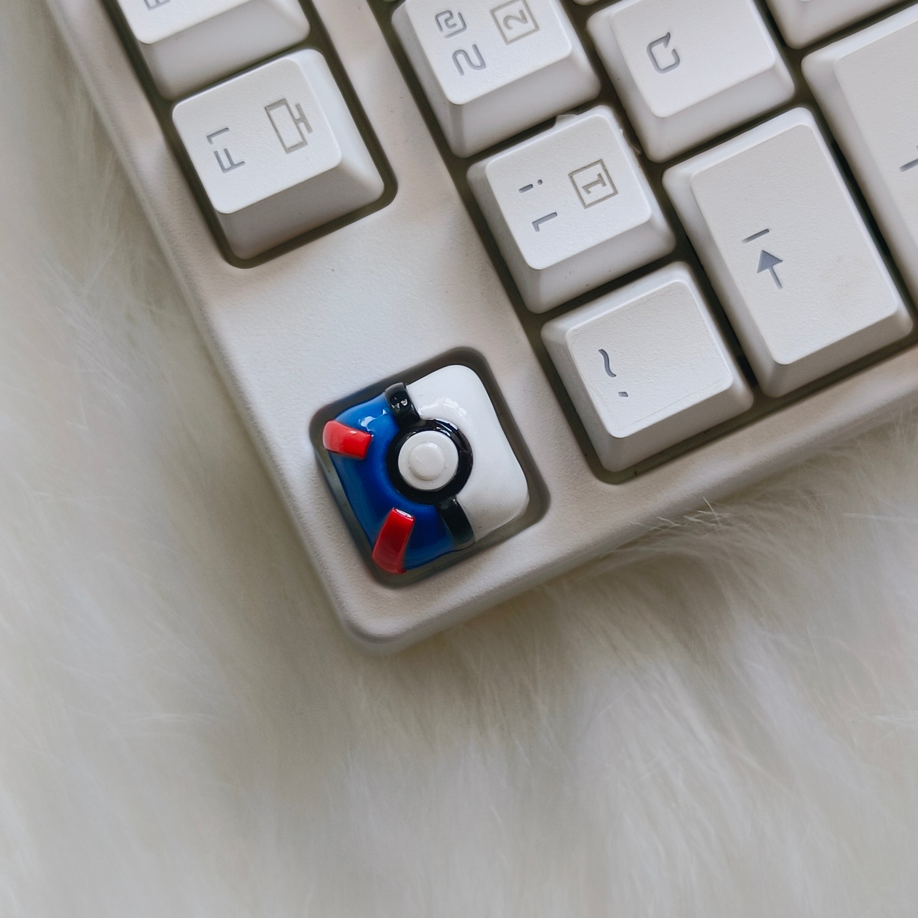 Pok é Ball, POLYMER CLAY material handmade 1U personalized keycap. Anime game props, peripheral culture, creative keycaps