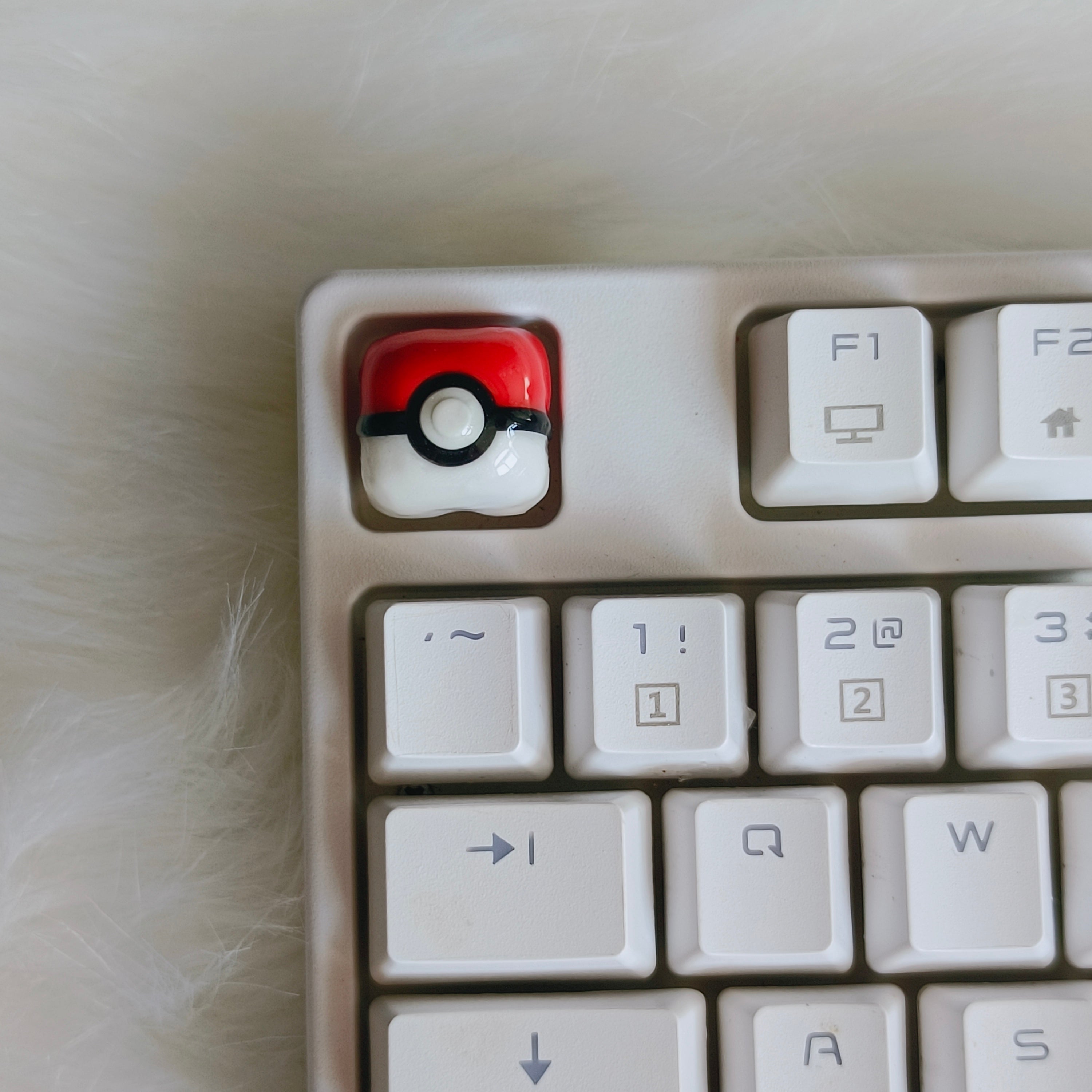 Pok é Ball, POLYMER CLAY material handmade 1U personalized keycap. Anime game props, peripheral culture, creative keycaps