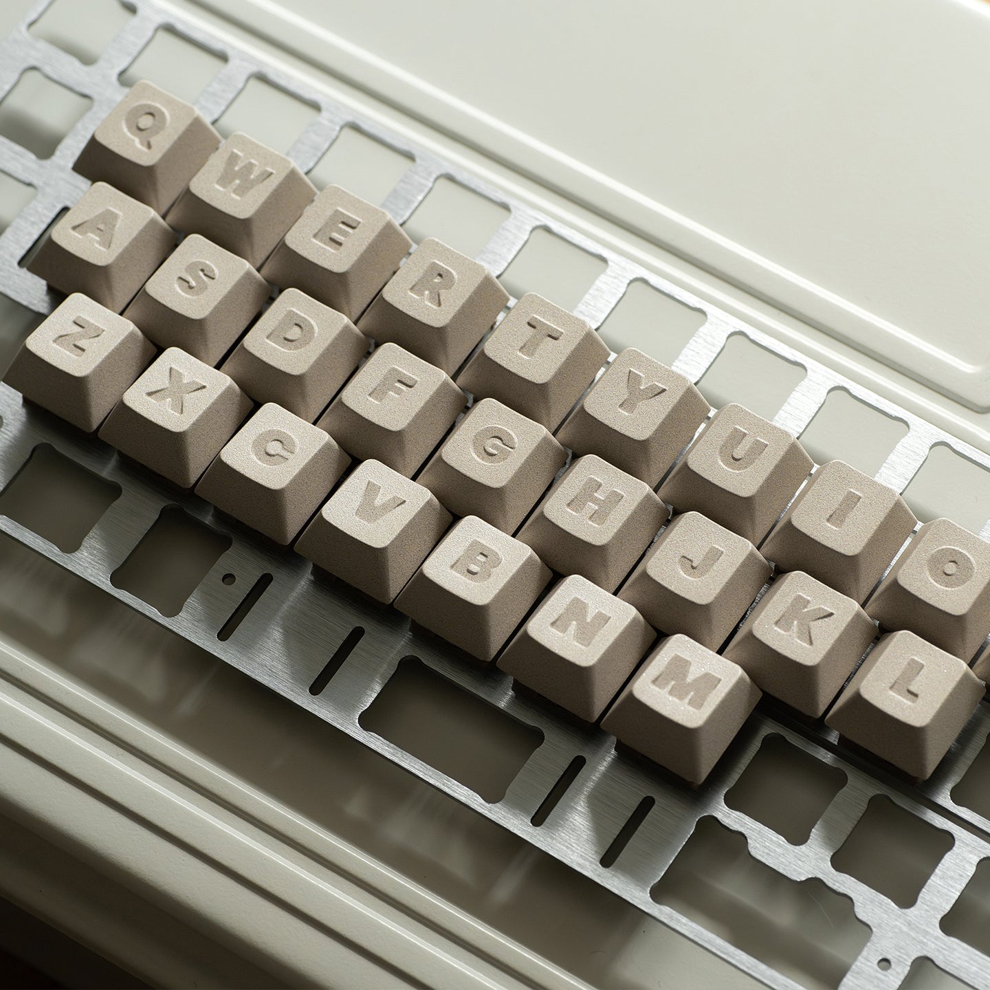 ROTOR mirror inspired aluminum alloy letter keycap set with 27 CNC machined anodized customized personalized keycap letter sets