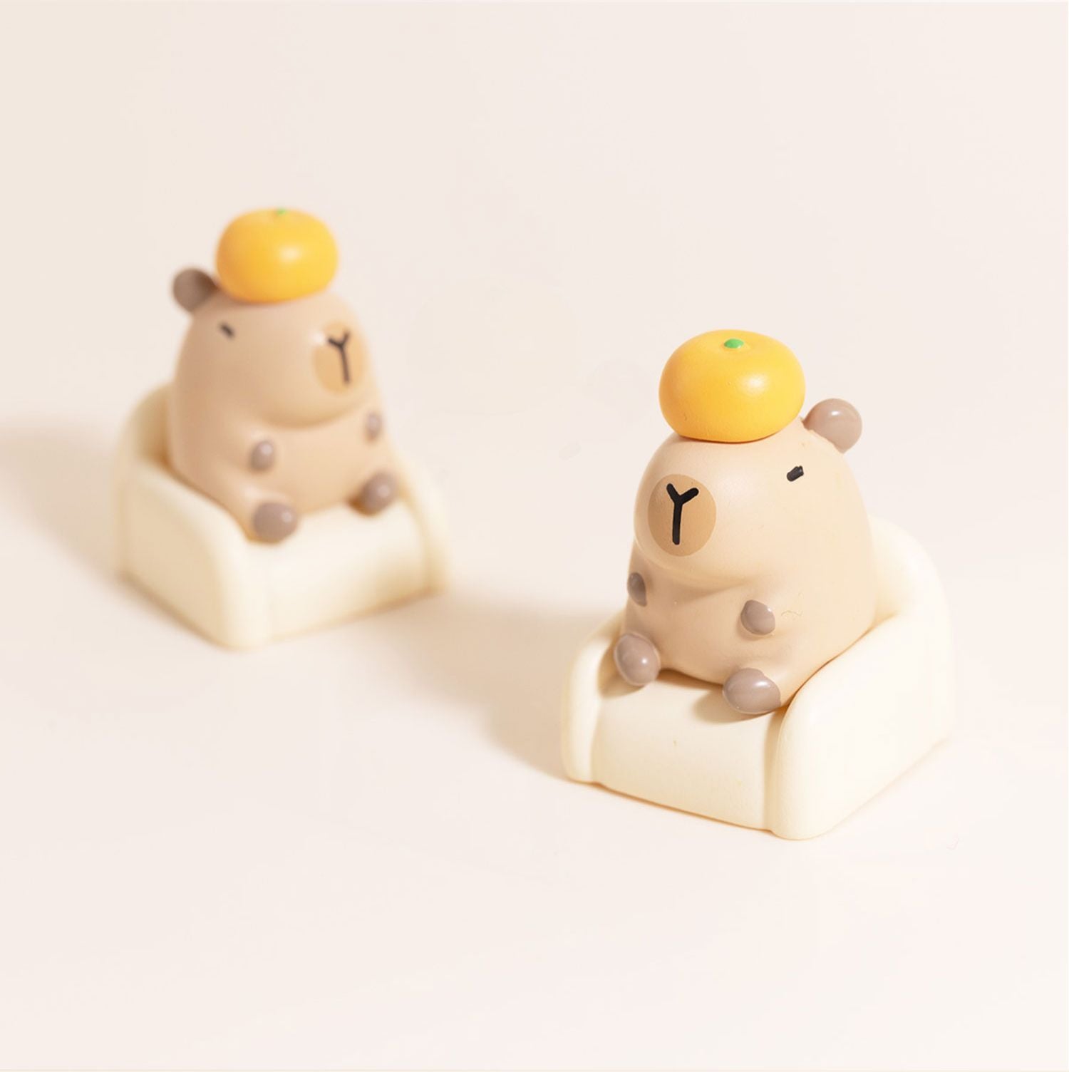 Leisure Time Theme, Small Animals Sitting on Sofa, Resin Spray Personalized Keycaps, Art Design Keycaps