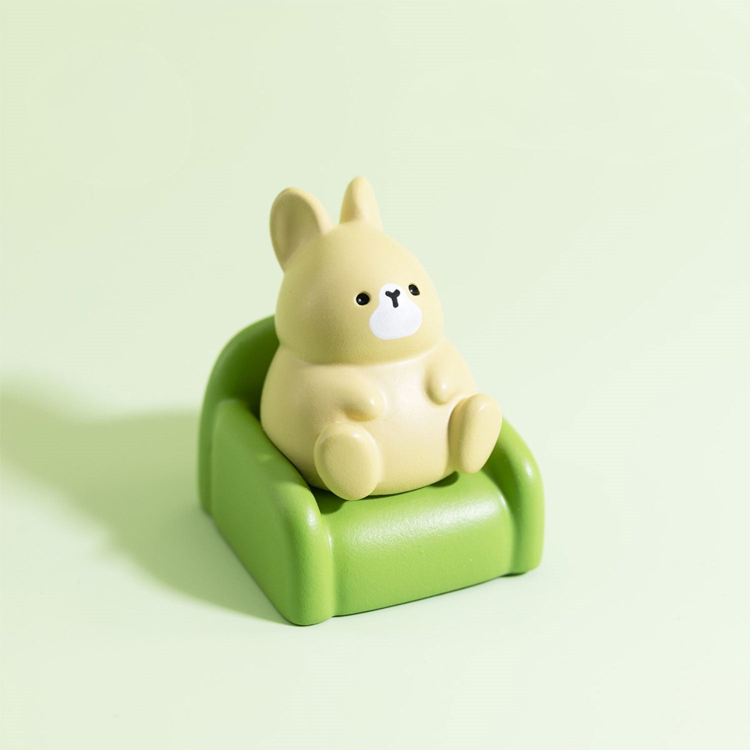 Leisure Time Theme, Small Animals Sitting on Sofa, Resin Spray Personalized Keycaps, Art Design Keycaps