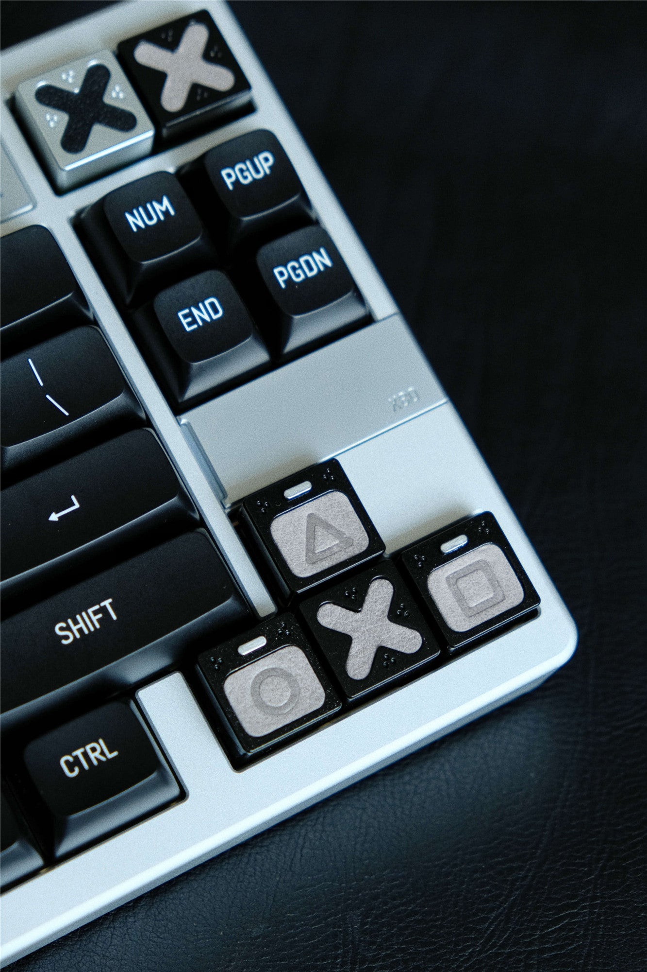 Genuine leather gaming blocks, personalized keycaps, directional keys, imitation metal coating, handmade leather keycaps, single creative keycaps, retro style keycaps
