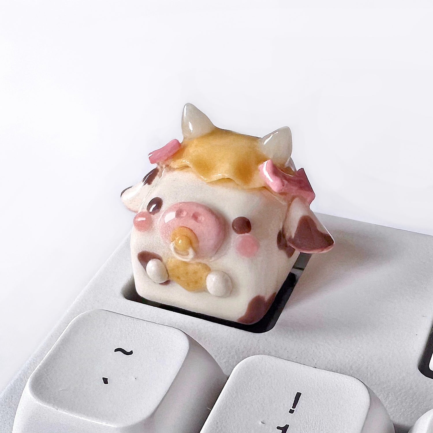 Handmade resin clay, stone plastic clay, personalized keycaps, artisankeycaps, mechanical keyboard decorative keycaps.