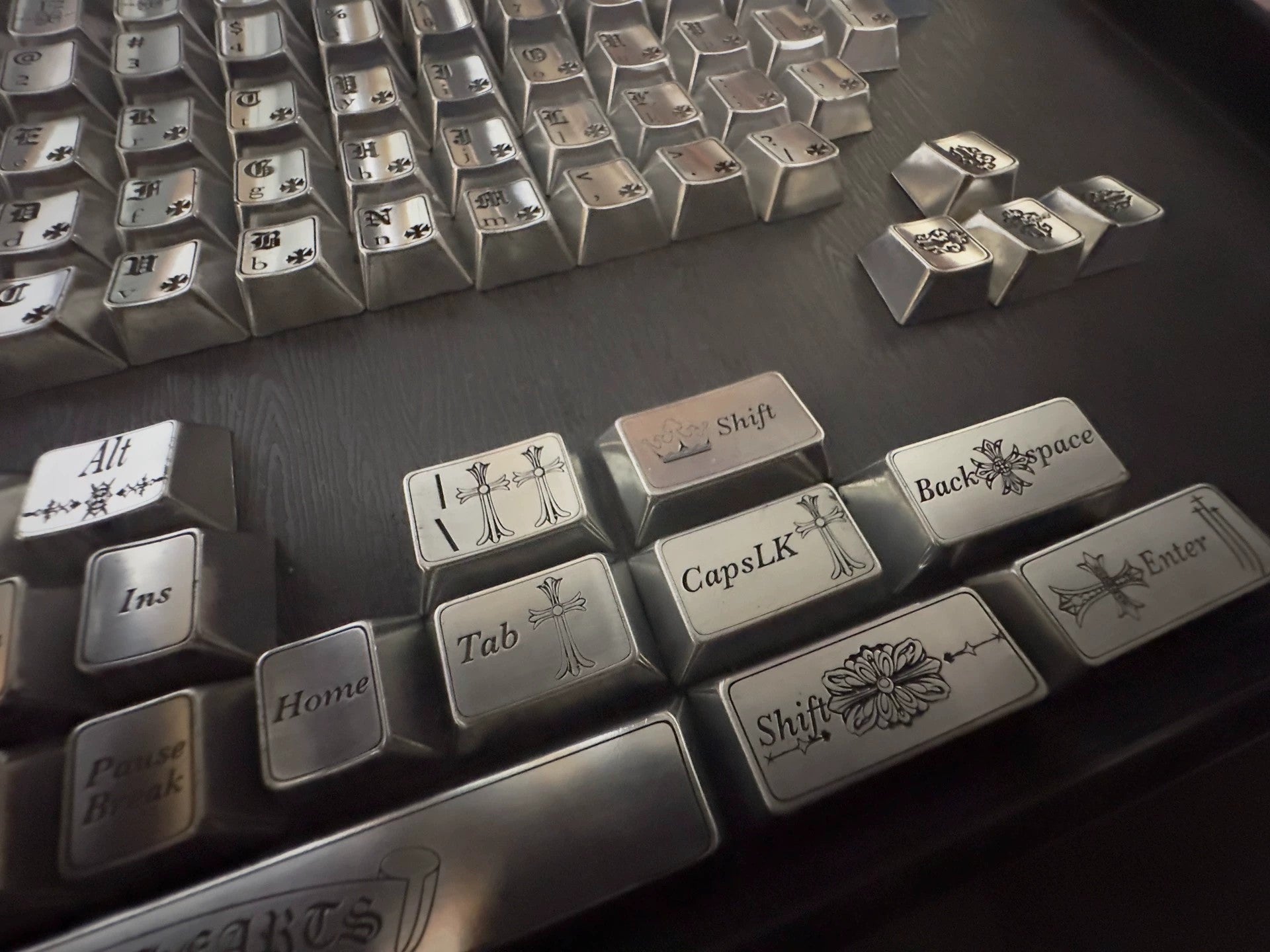 Chrome Hearts theme, metal personalized keycap set, trendy and fashionable keycap set.