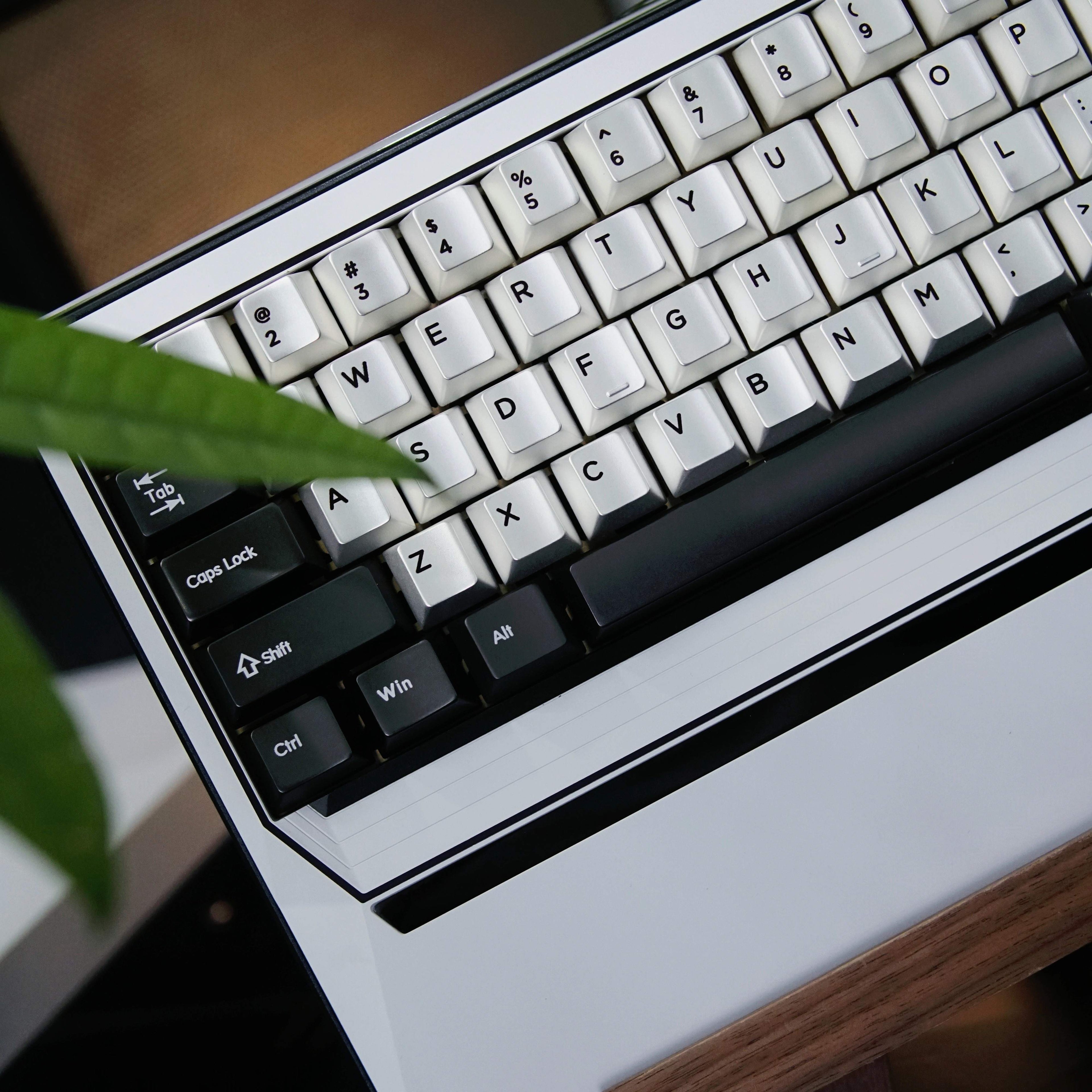 Black silver color scheme simple conventional style metal material CNC machining zinc alloy keycap set