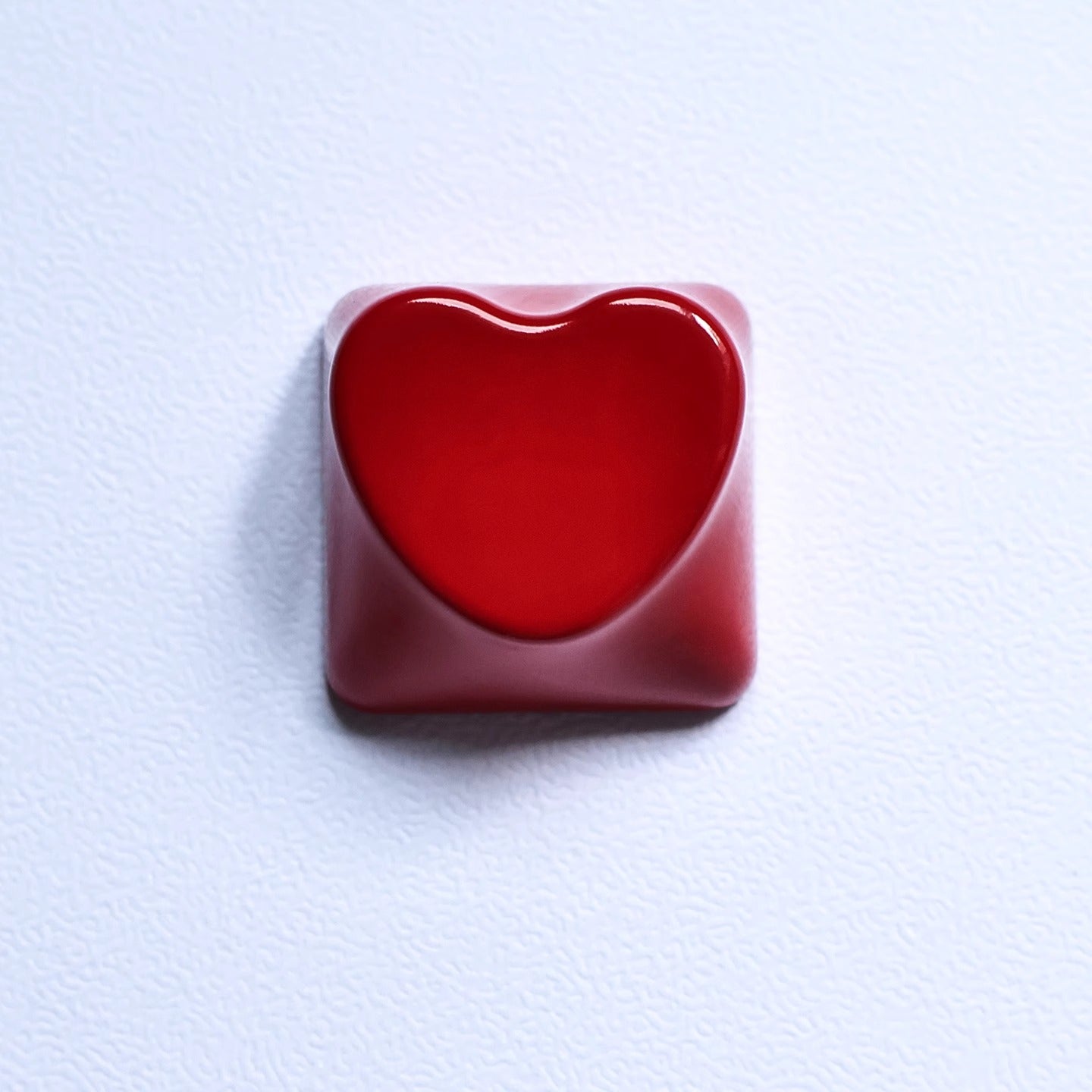 heart shape aluminum alloy keycaps, metal shaped personalized keycaps, metal baked paint, CNC machining, customized mechanical keyboard decoration keycaps