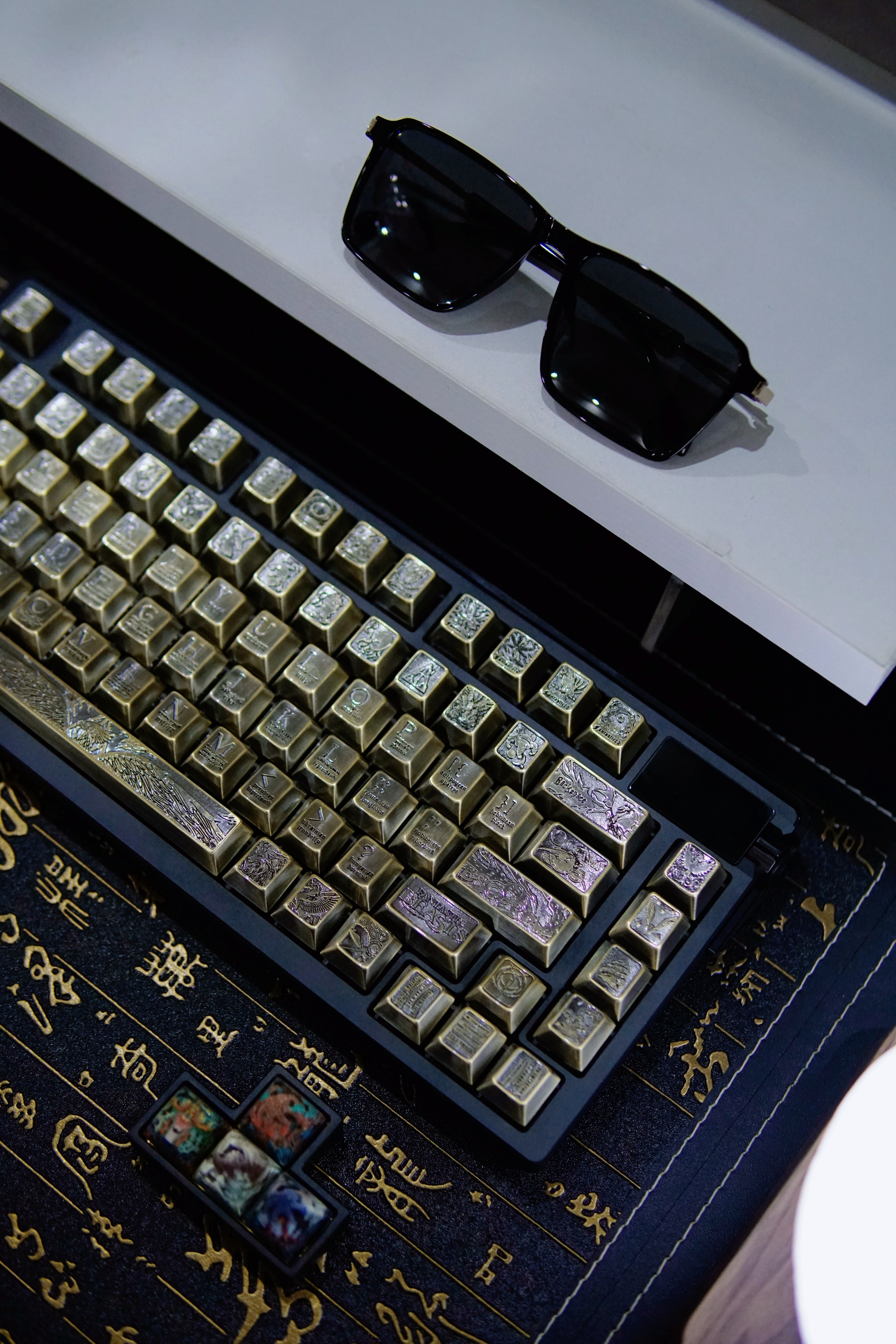 Fantastic Beasts theme, metal laser carved keycaps set, personalized keycaps made of zinc alloy material.
