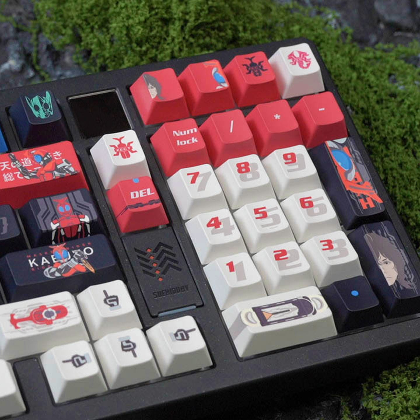 Masked Rider Kabuto mechanical keyboard keycaps anime personality PBT heat sublimation original factory height set keycaps.