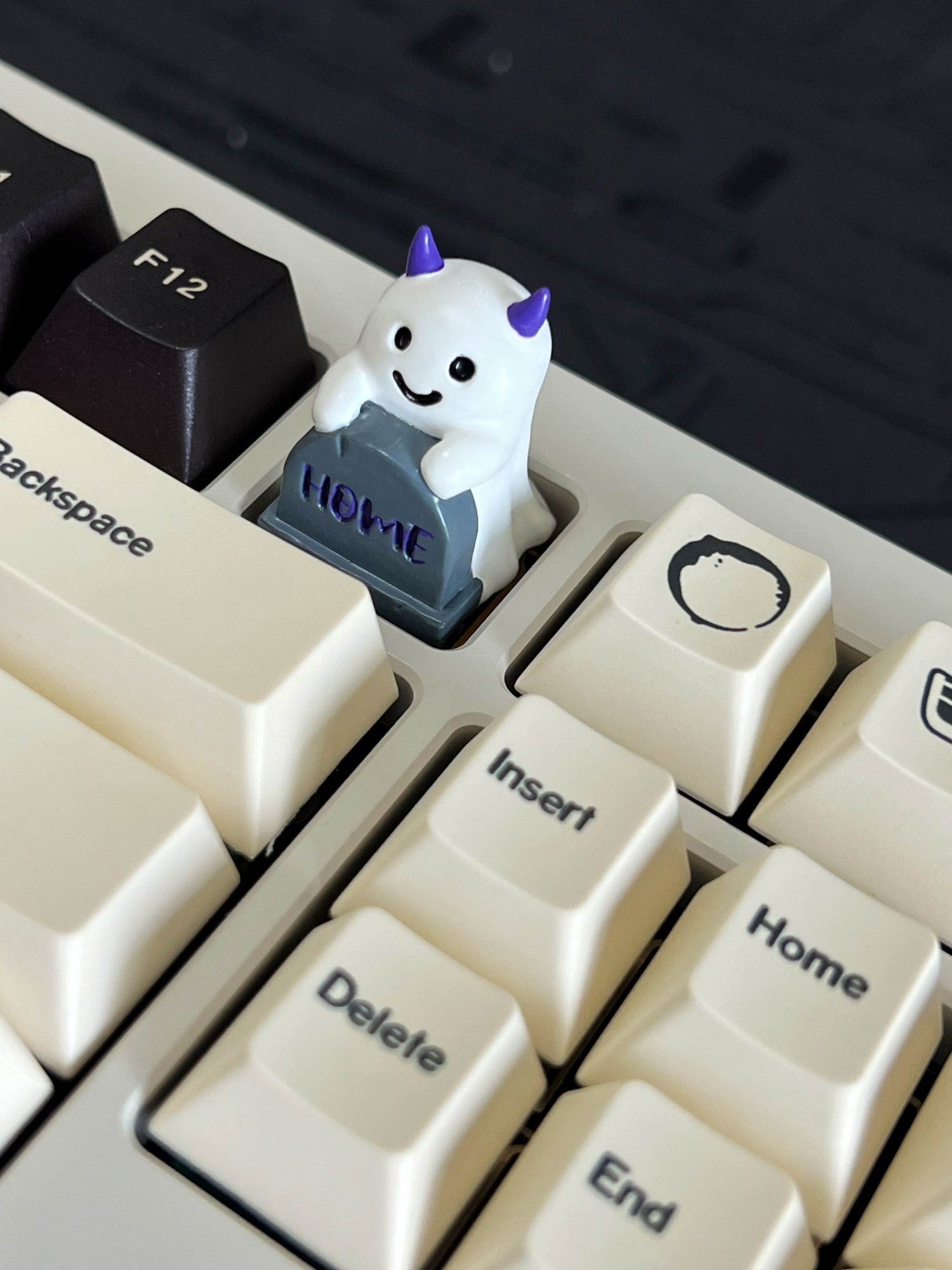 Halloween themed Ghost Resin Keycaps, Personalized Keycaps, Decorative Keycaps