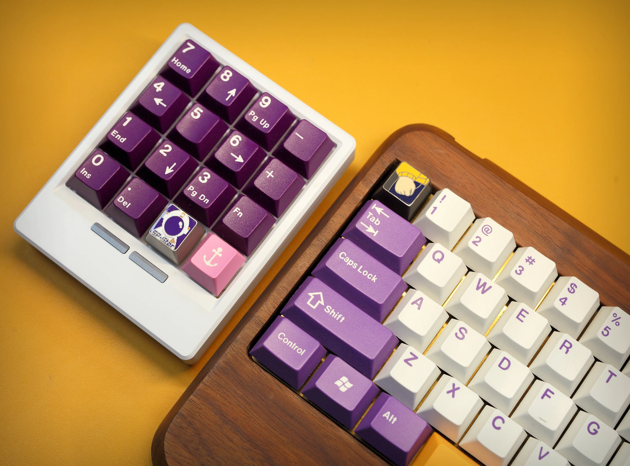 Zinc alloy electroplating, metal personalized keycaps, Big G fists, sp astronaut style.