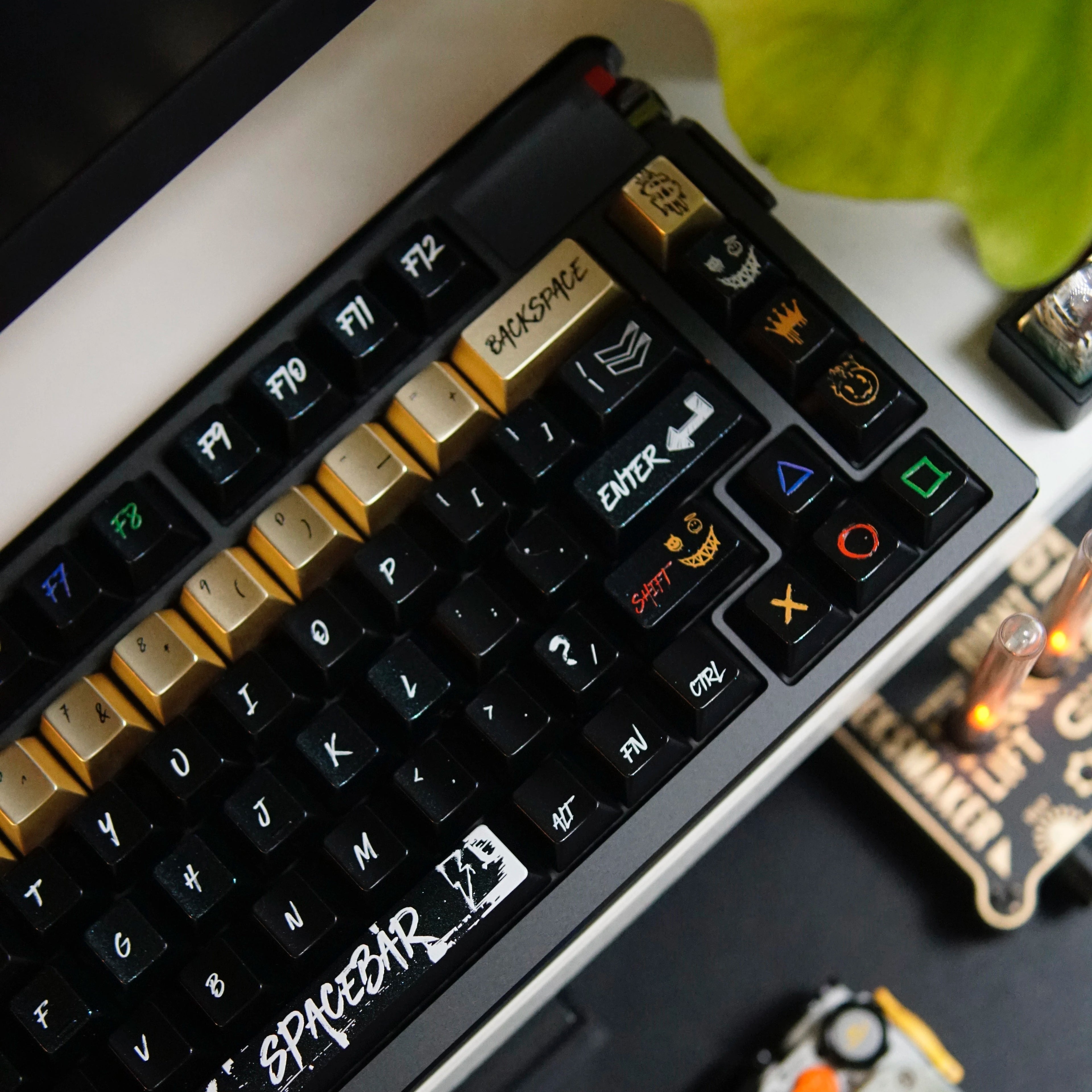 Original graffiti themed metal keycaps with factory made high zinc alloy material and multiple specifications to choose from.