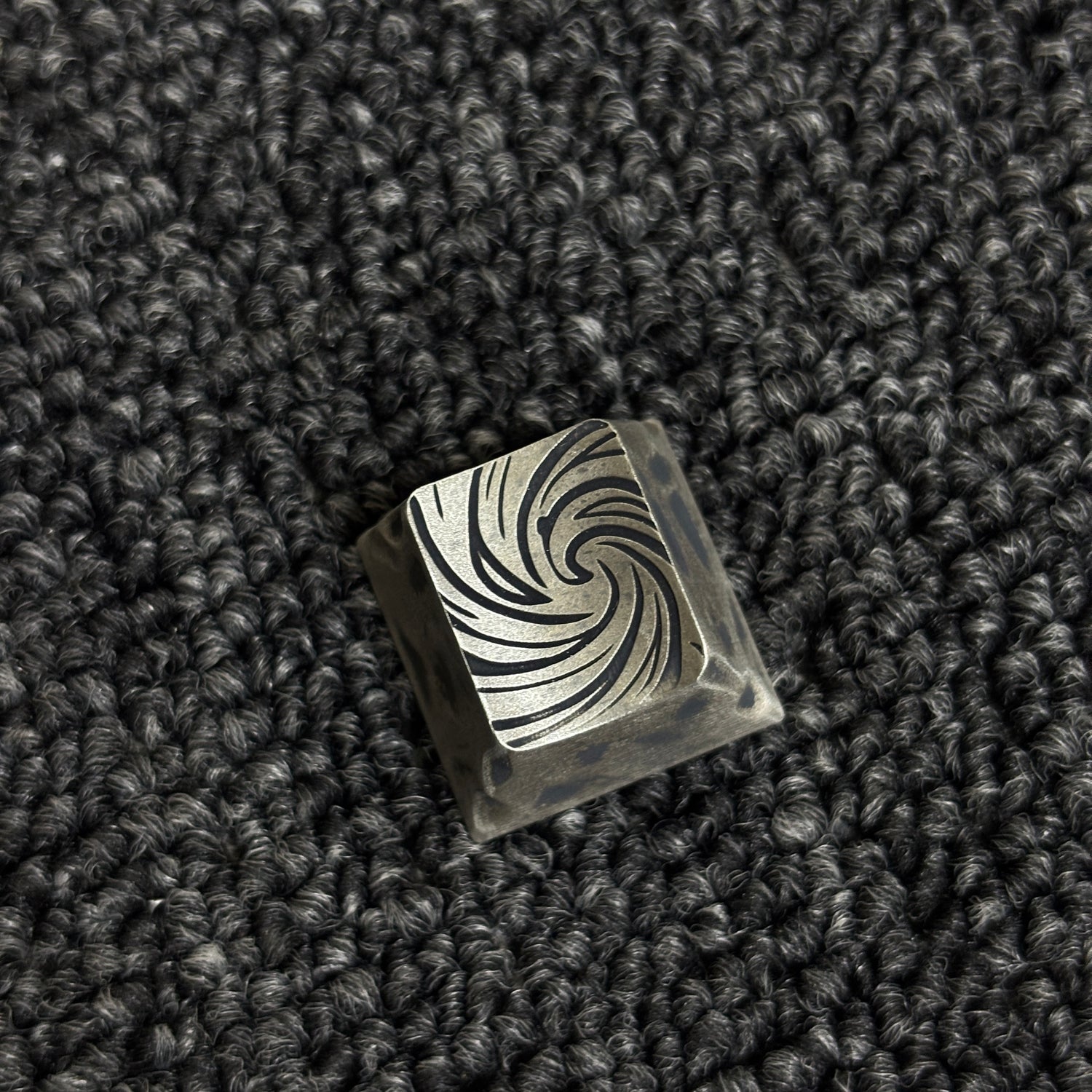 Original Pure Copper Retro Meteorite Vortex Rose Keycap Metal Personalized Decorative Art Keycap