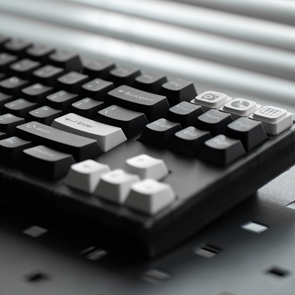 WOB Basic Black and White Theme Mechanical Keyboard Keycap Complete Set PBT Thermal Sublimation Original Factory Highly Personalized Keycap Set