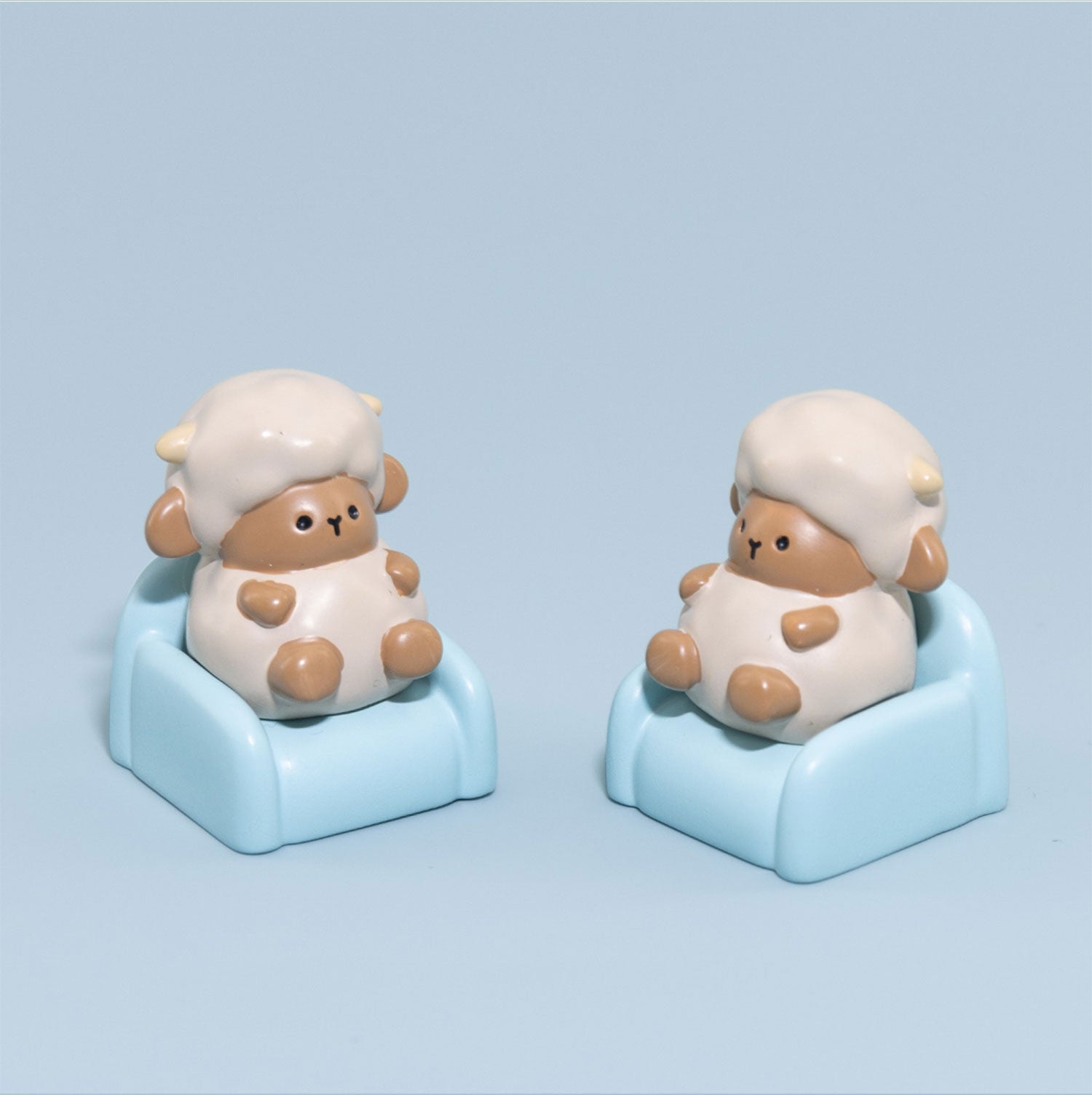 Leisure Time Theme, Small Animals Sitting on Sofa, Resin Spray Personalized Keycaps, Art Design Keycaps