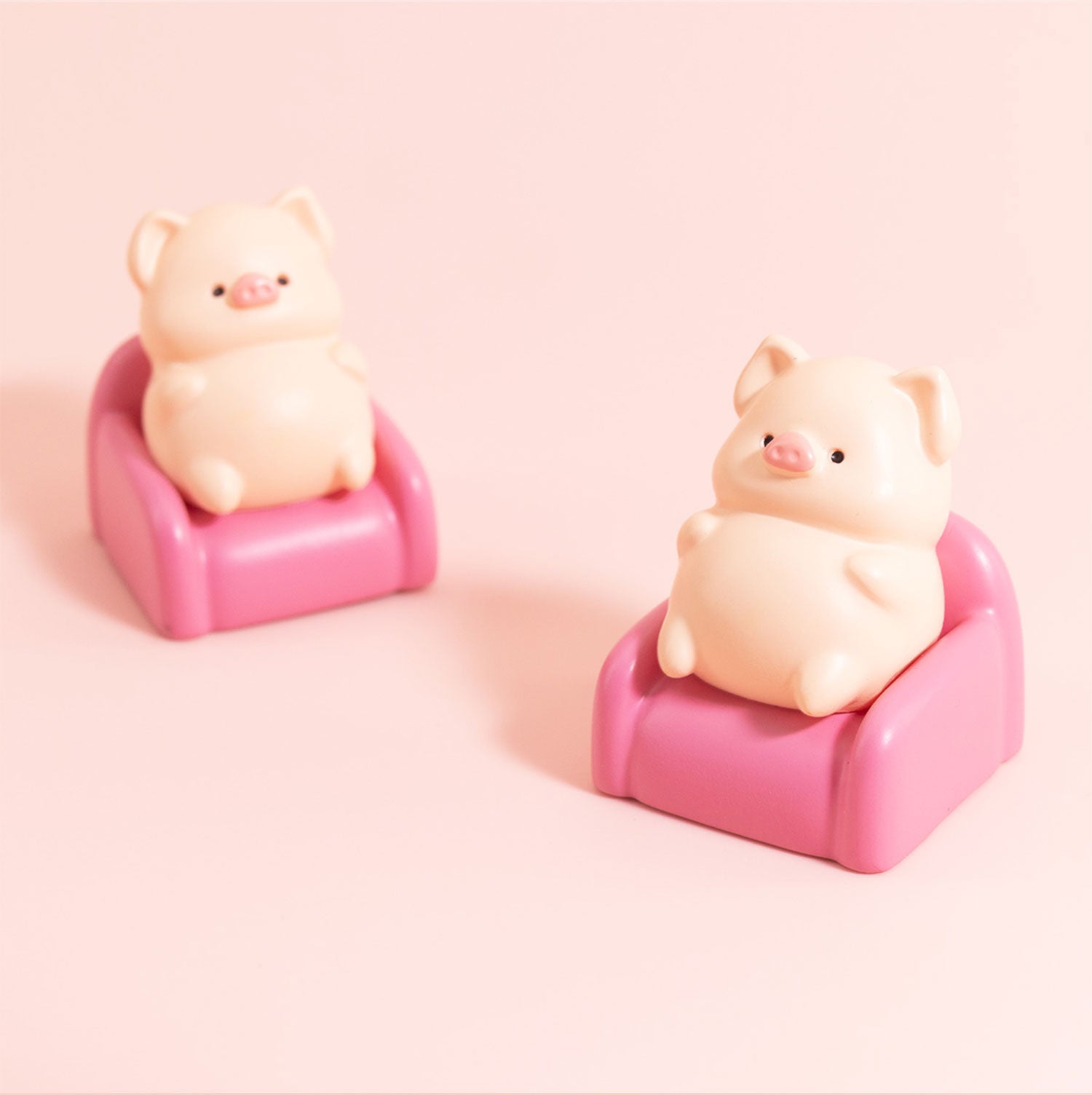 Leisure Time Theme, Small Animals Sitting on Sofa, Resin Spray Personalized Keycaps, Art Design Keycaps