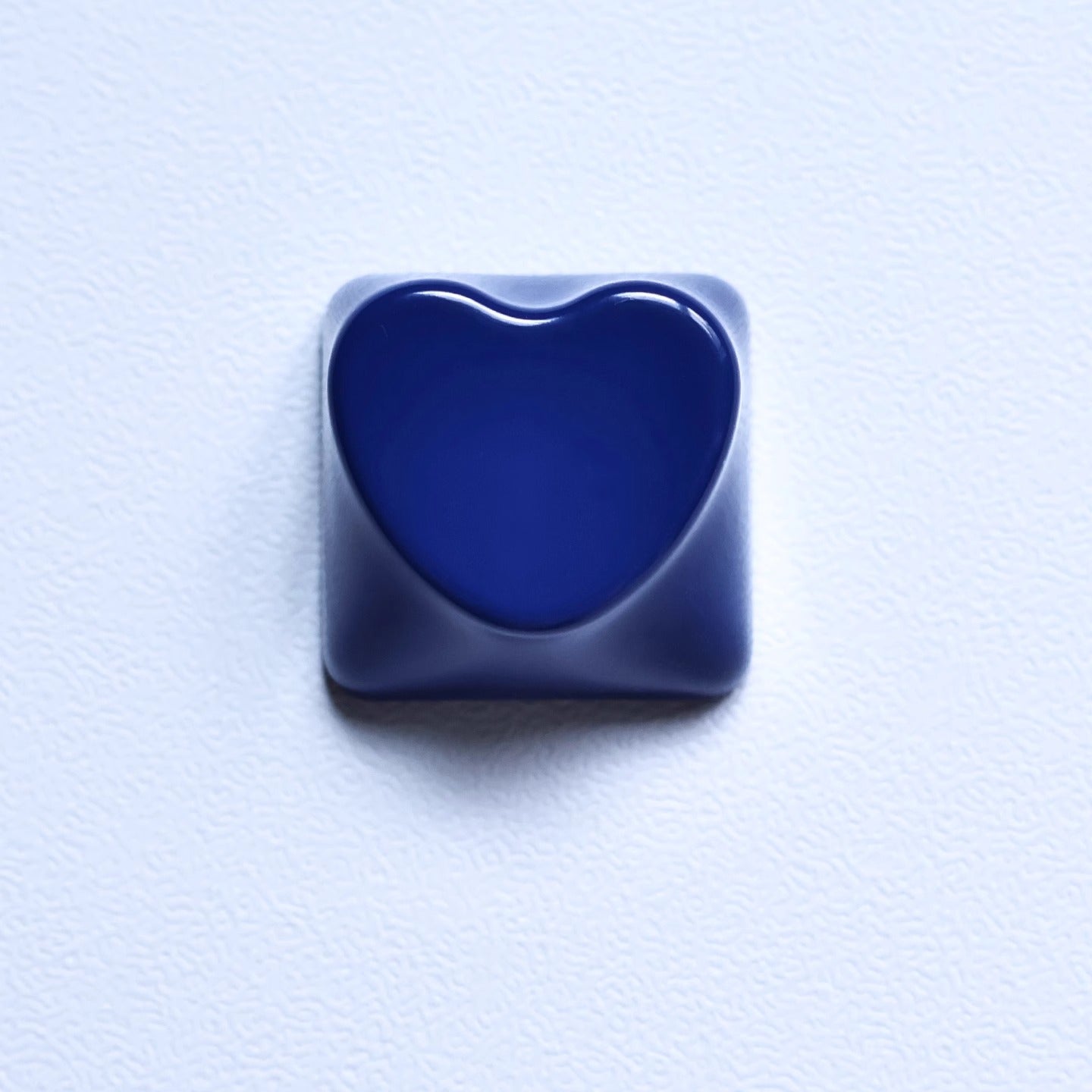 heart shape aluminum alloy keycaps, metal shaped personalized keycaps, metal baked paint, CNC machining, customized mechanical keyboard decoration keycaps