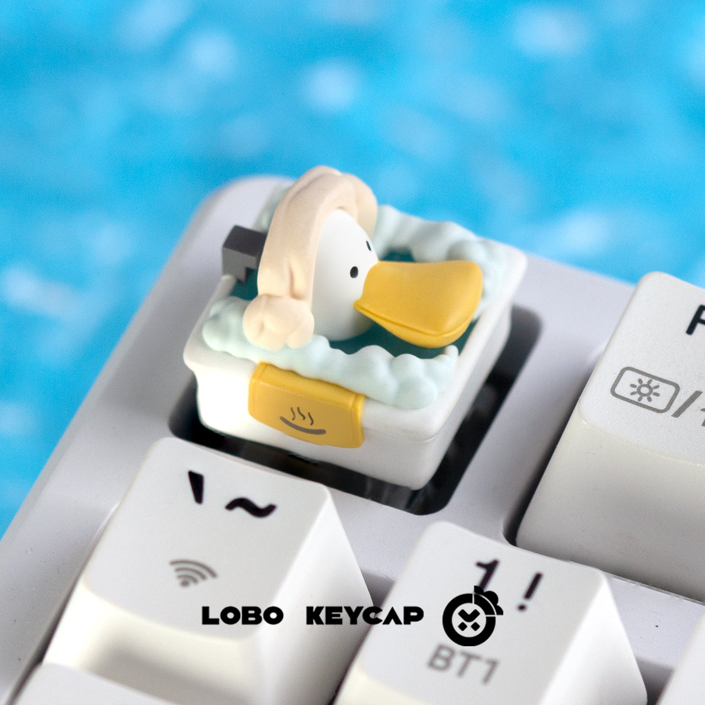 Cute animals at the bathhouse party, personalized keycaps made of multi-color resin molding, and decorative keycaps by craftsmen